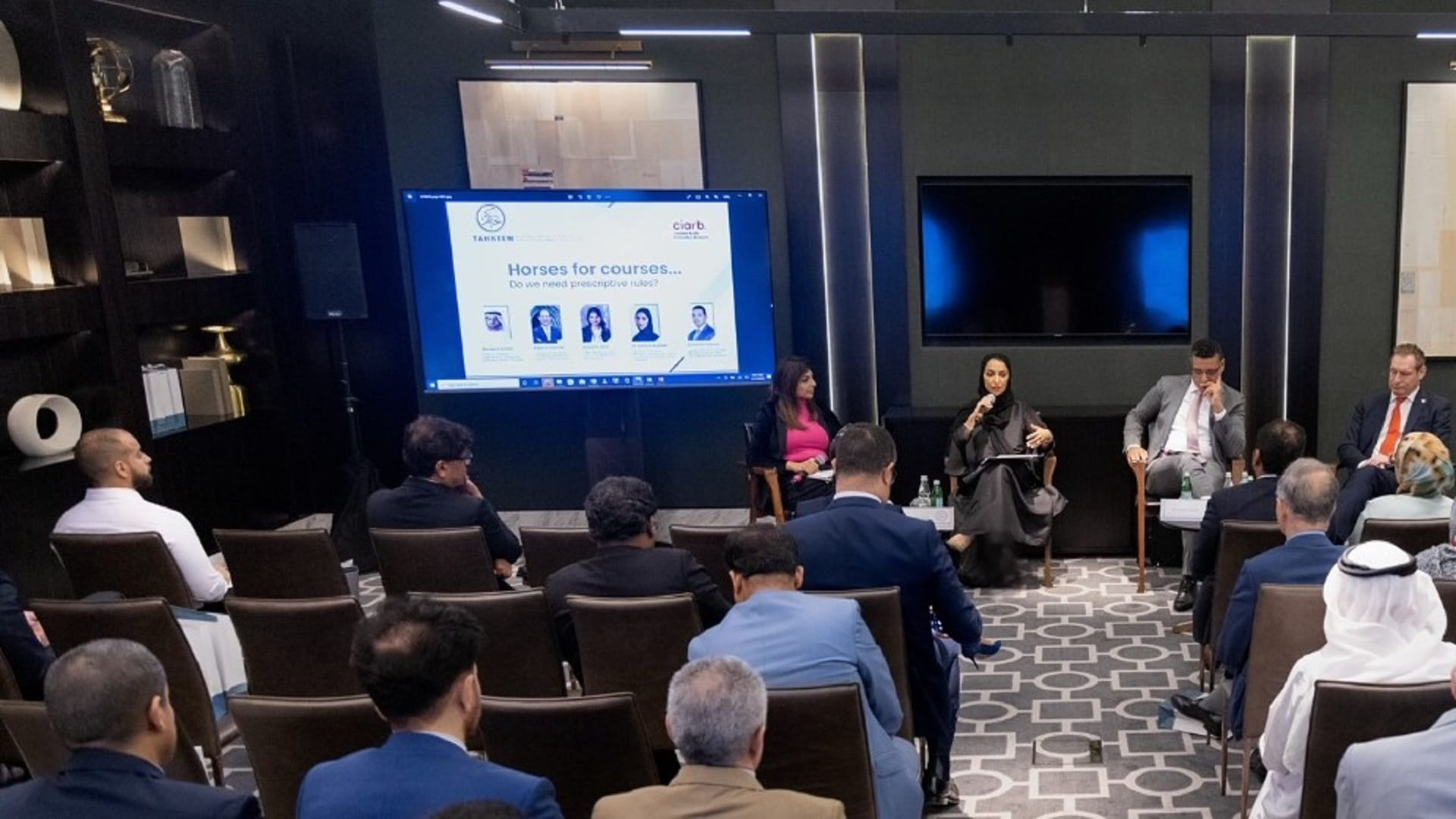 صورة بعنوان: "الشارقة للتحكيم التجاري" يستعرض أفضل الممارسات المتبعة بالمجال 