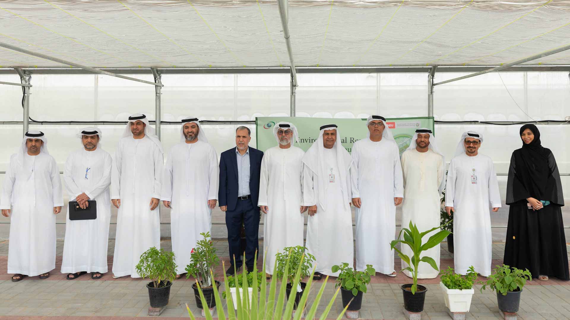 صورة بعنوان: جامعة الإمارات تدشن "الصوبة الزجاجية للأبحاث البيئية "  