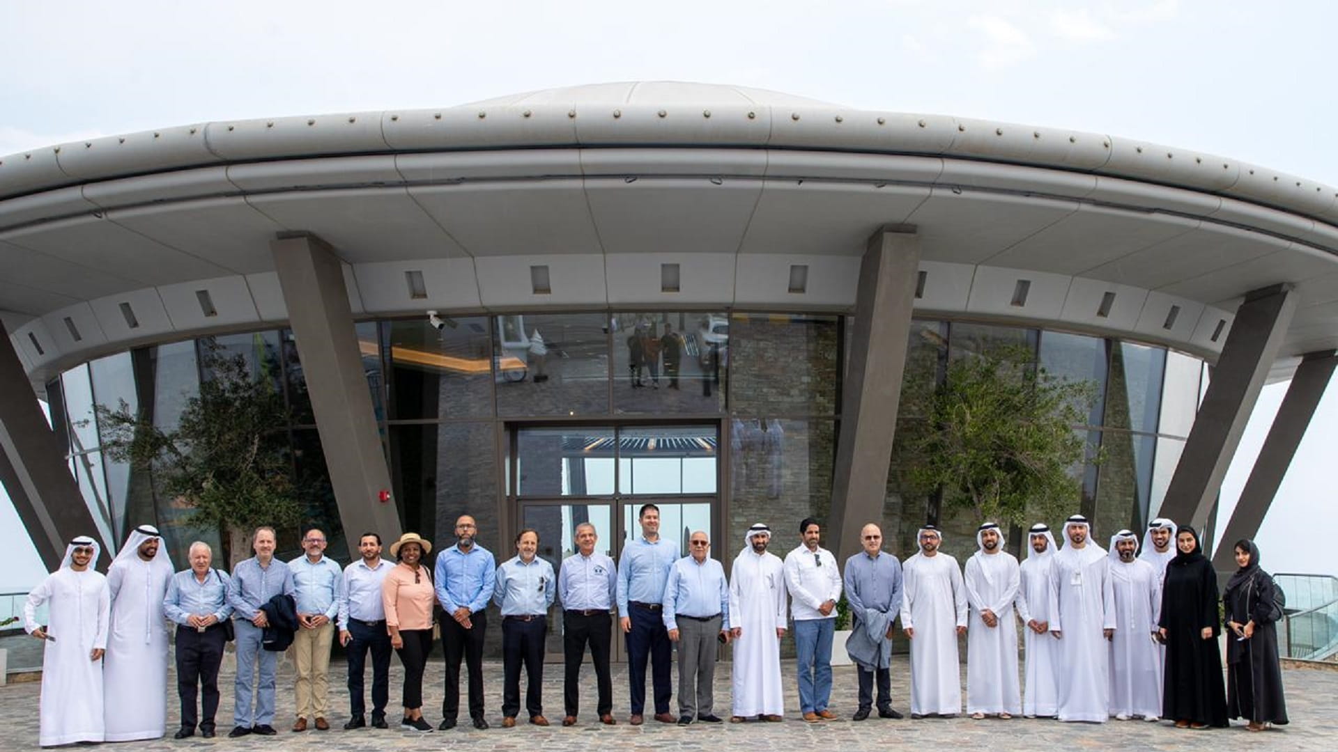 صورة بعنوان: دائرة العلاقات الحكومية تستضيف 17 سفيراً لاتينياً بجولة خورفكان 