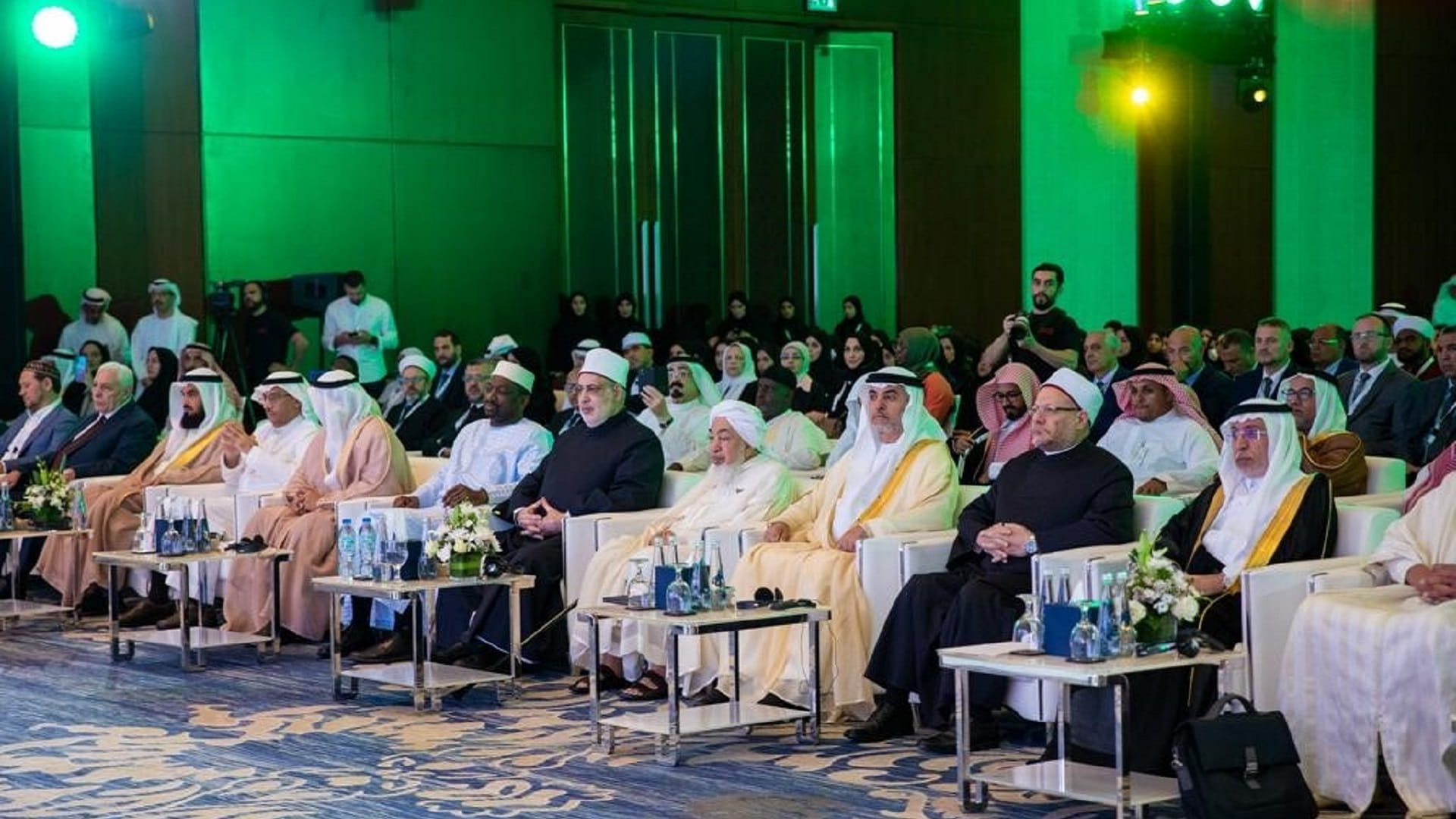 صورة بعنوان: وكيل الأزهر: محمد بن زايد لا يتوانى عن خدمة قضايا وطنه والإنسانية 