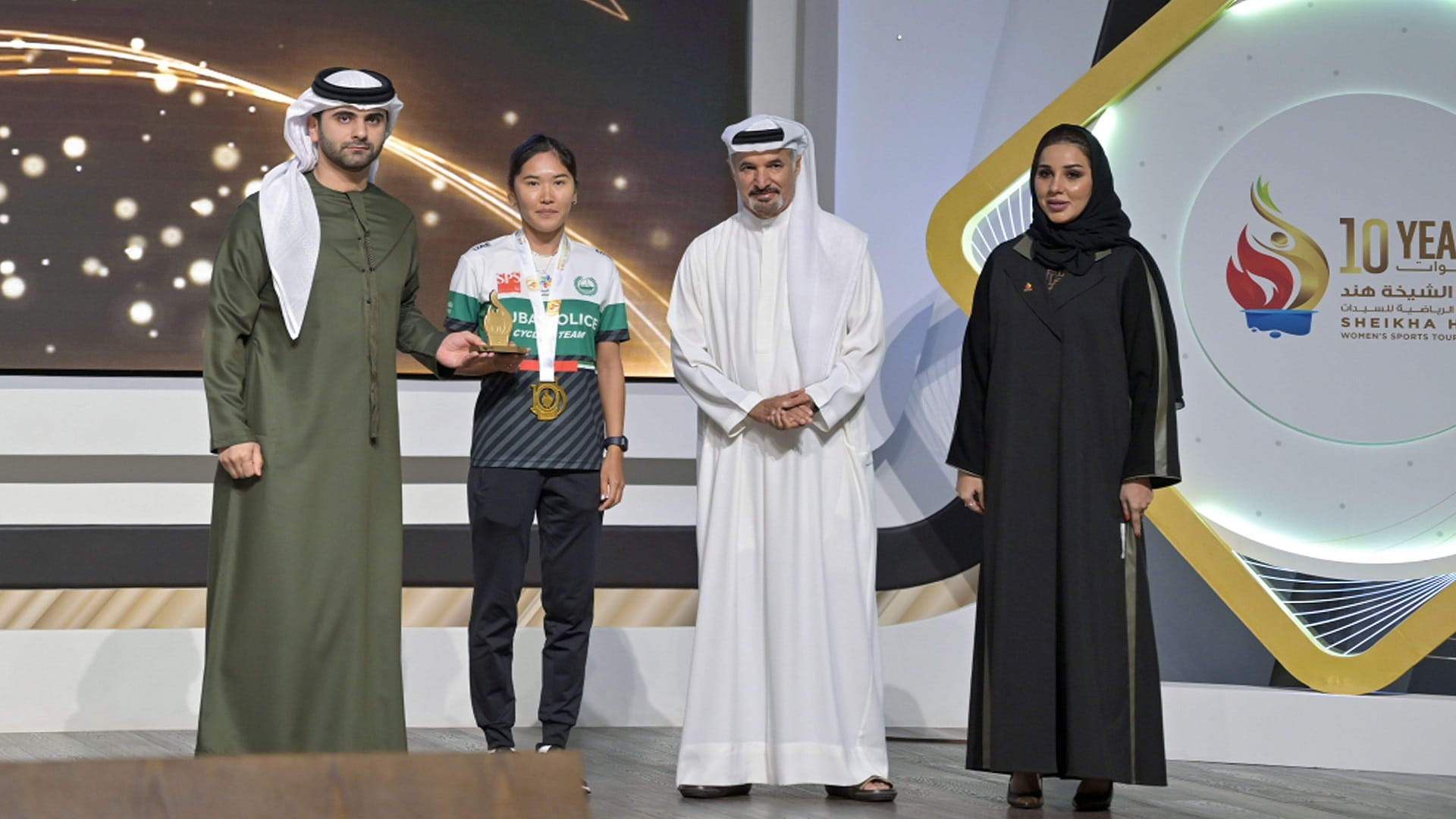 صورة بعنوان: منصور بن محمد يتوّج الفائزات في"دورة الشيخة هند للألعاب الرياضية" 