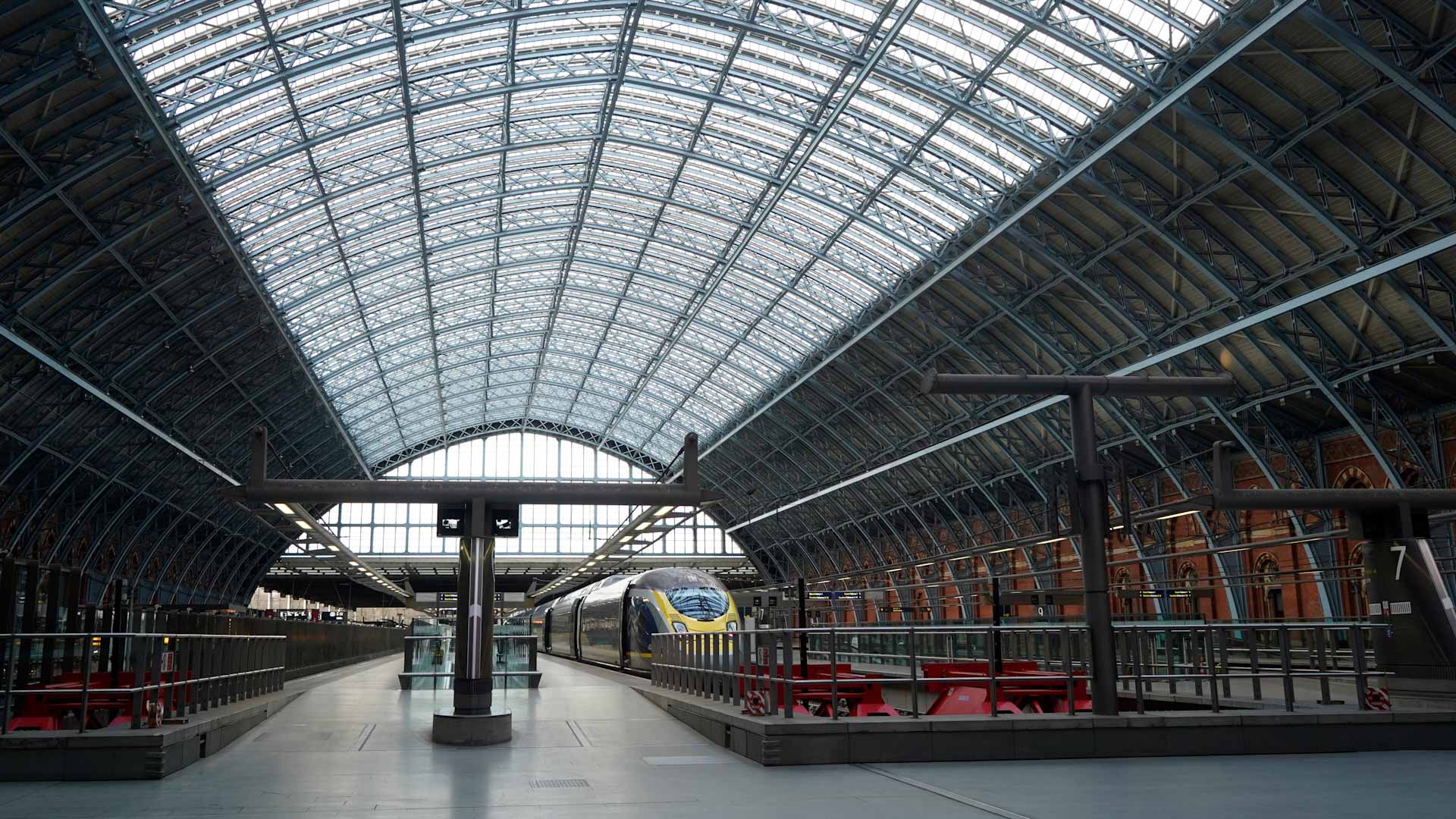 Image for the title: UK employees demand more pay 