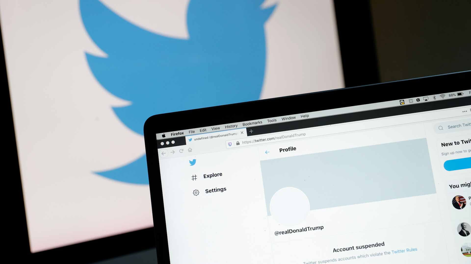 Image for the title: Musk announces 'amnesty' for banned Twitter accounts 