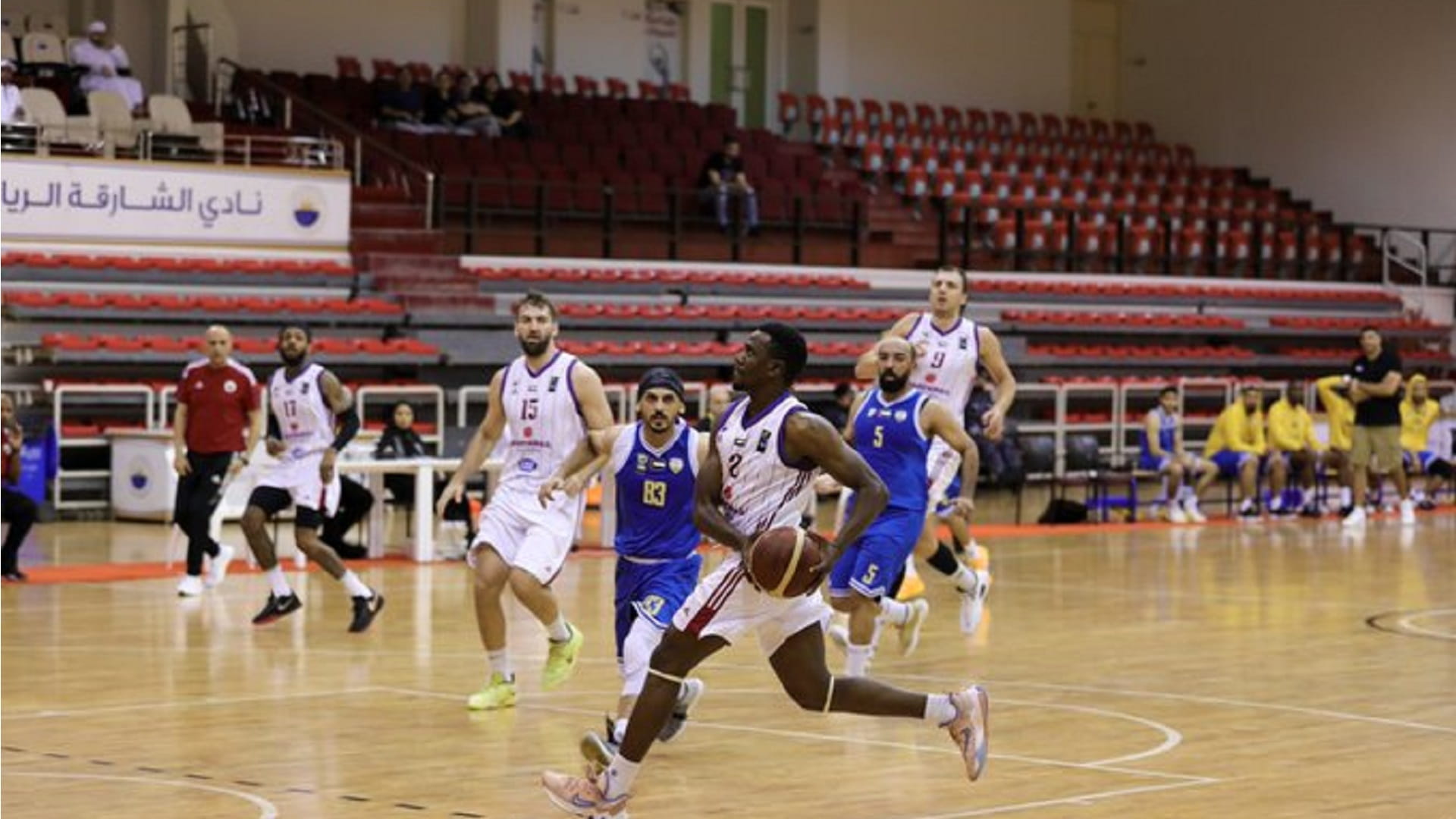 صورة بعنوان: الشارقة يفتتح الدور الثاني من دوري السلة بالفوز على الظفرة 