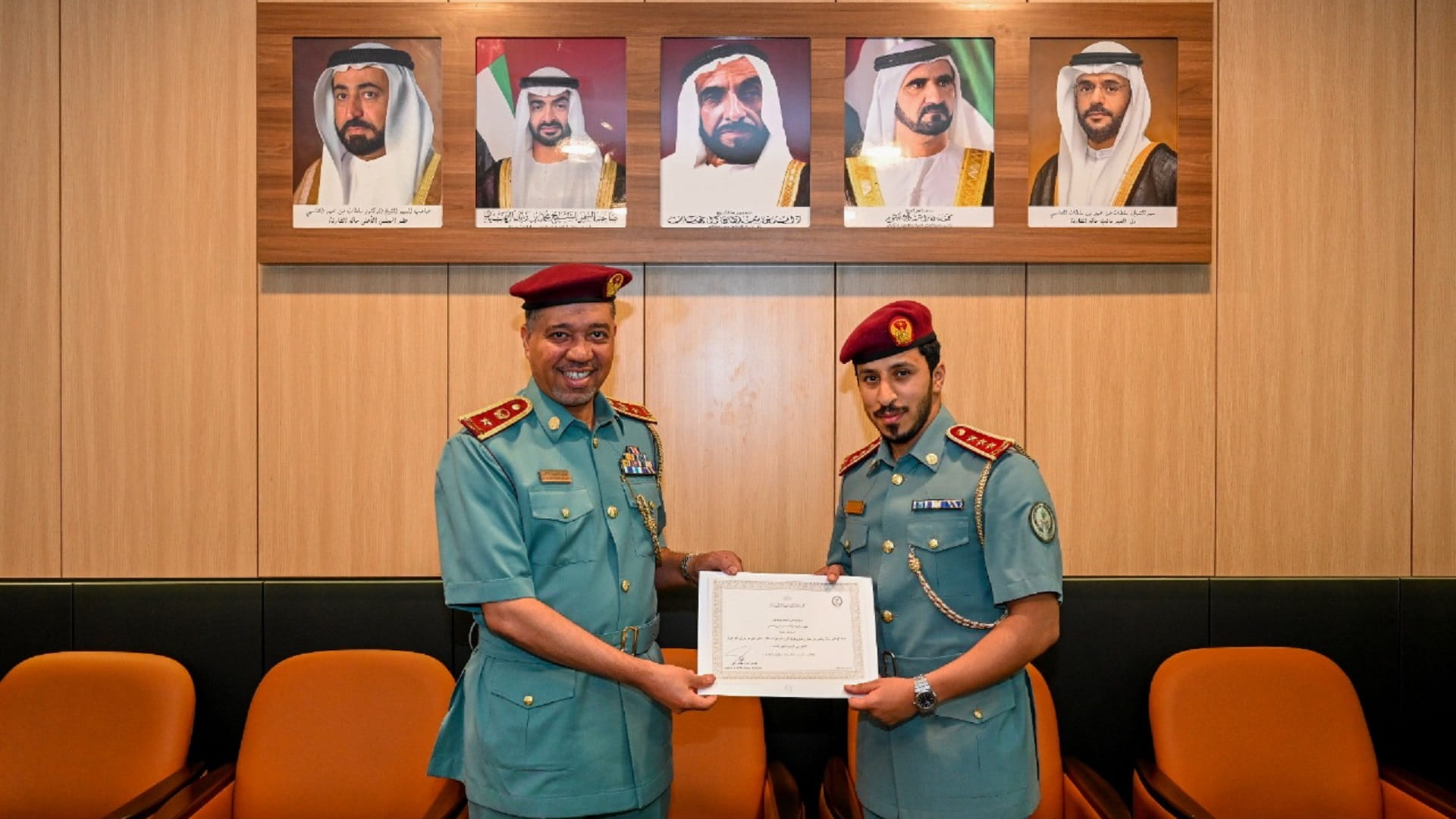 صورة بعنوان: المقدم الكي يكرّم ضابطاً متميزاً في شرطة الشارقة 