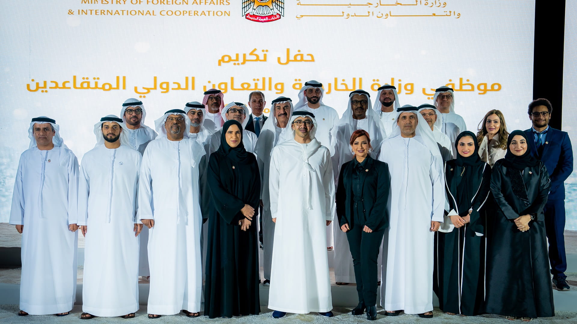 صورة بعنوان: عبد الله بن زايد يستقبل المشاركين ببرنامج التأهيل الإعلامي المتقدم 