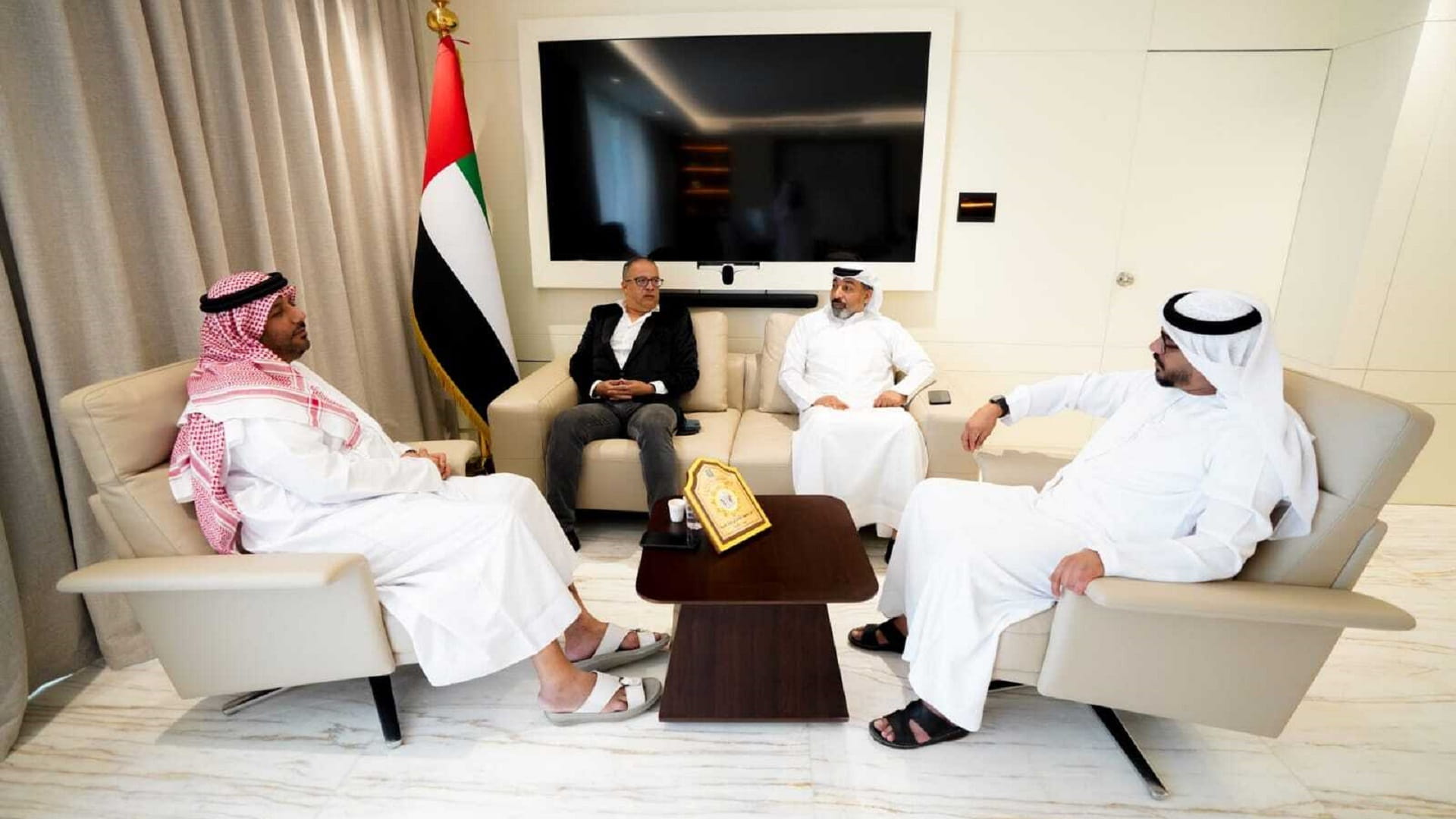 صورة بعنوان: مجلس الشارقة الرياضي ونادي الرجاء المغربي يبحثان تعزيز التعاون 