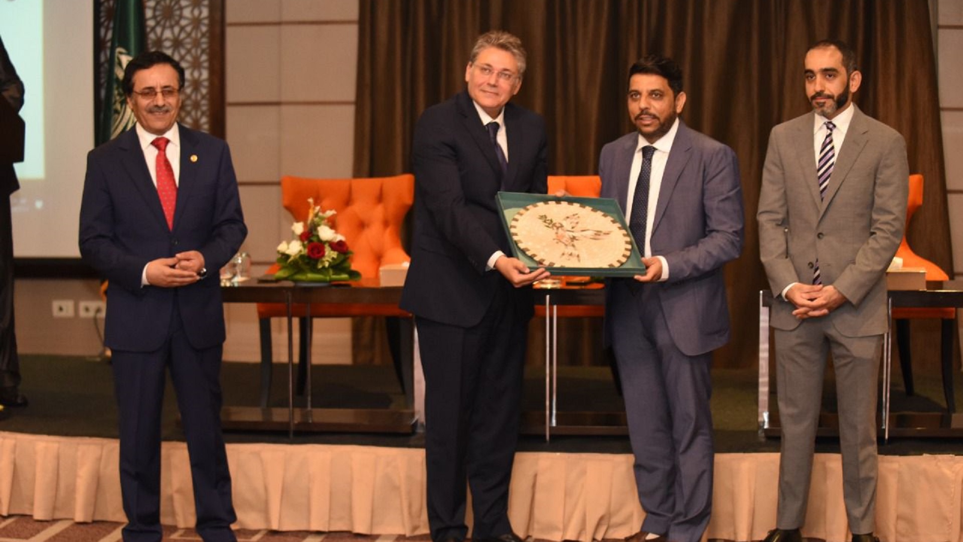 صورة بعنوان: جائزة الشارقة في المالية العامة تستكمل جولتها التعريفية بتونس 