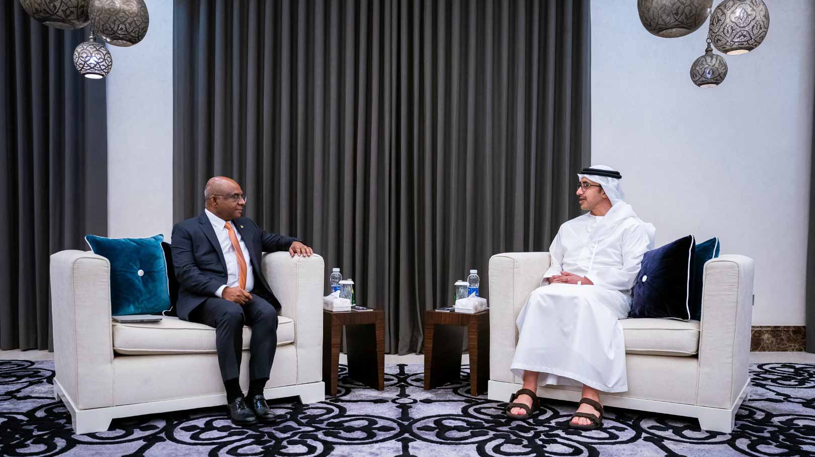 Image for the title: UAE President receives written letter from Maldives President 