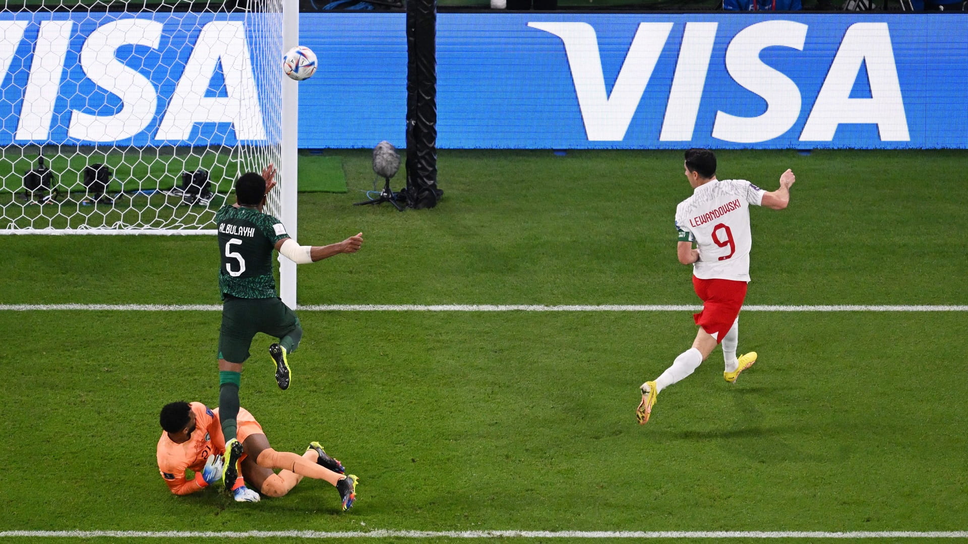 صورة بعنوان: بولندا تفوز على السعودية في المجموعة الثالثة من كأس العالم 