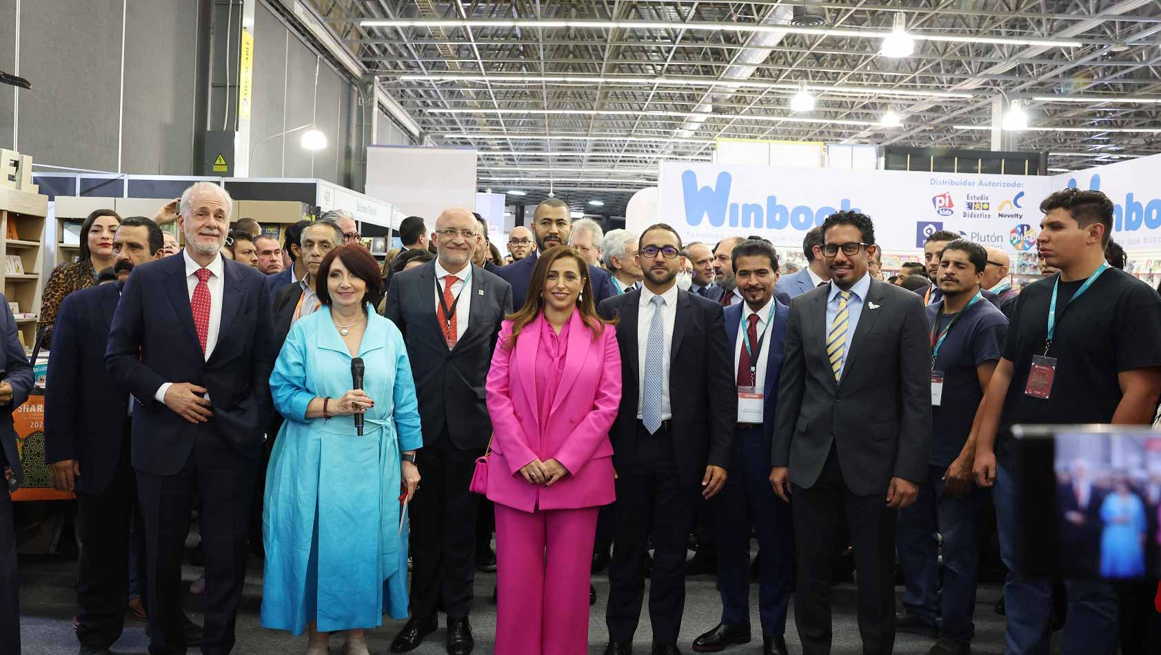 Image for the title: Mexico hoists UAE flag to celebrate Sharjah as at FIL 