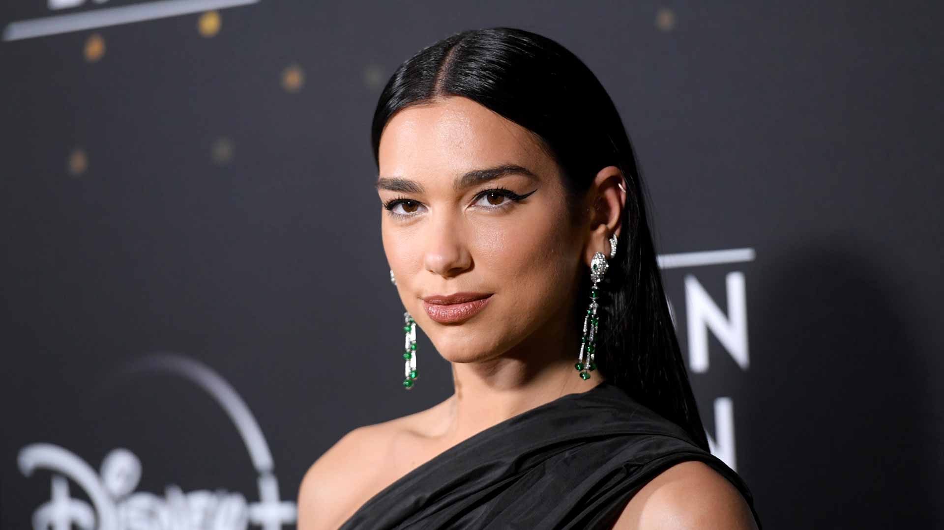 Image for the title: Dua Lipa singer receives Albanian citizenship 