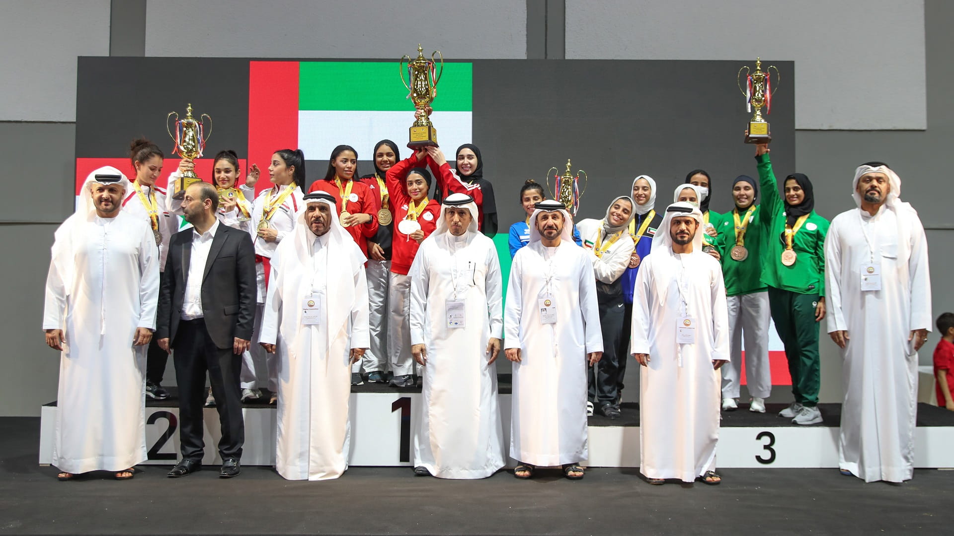 صورة بعنوان: لاعبات الشارقة يحصدن 5 ذهبيات في بطولة غرب آسيا للكاراتيه 