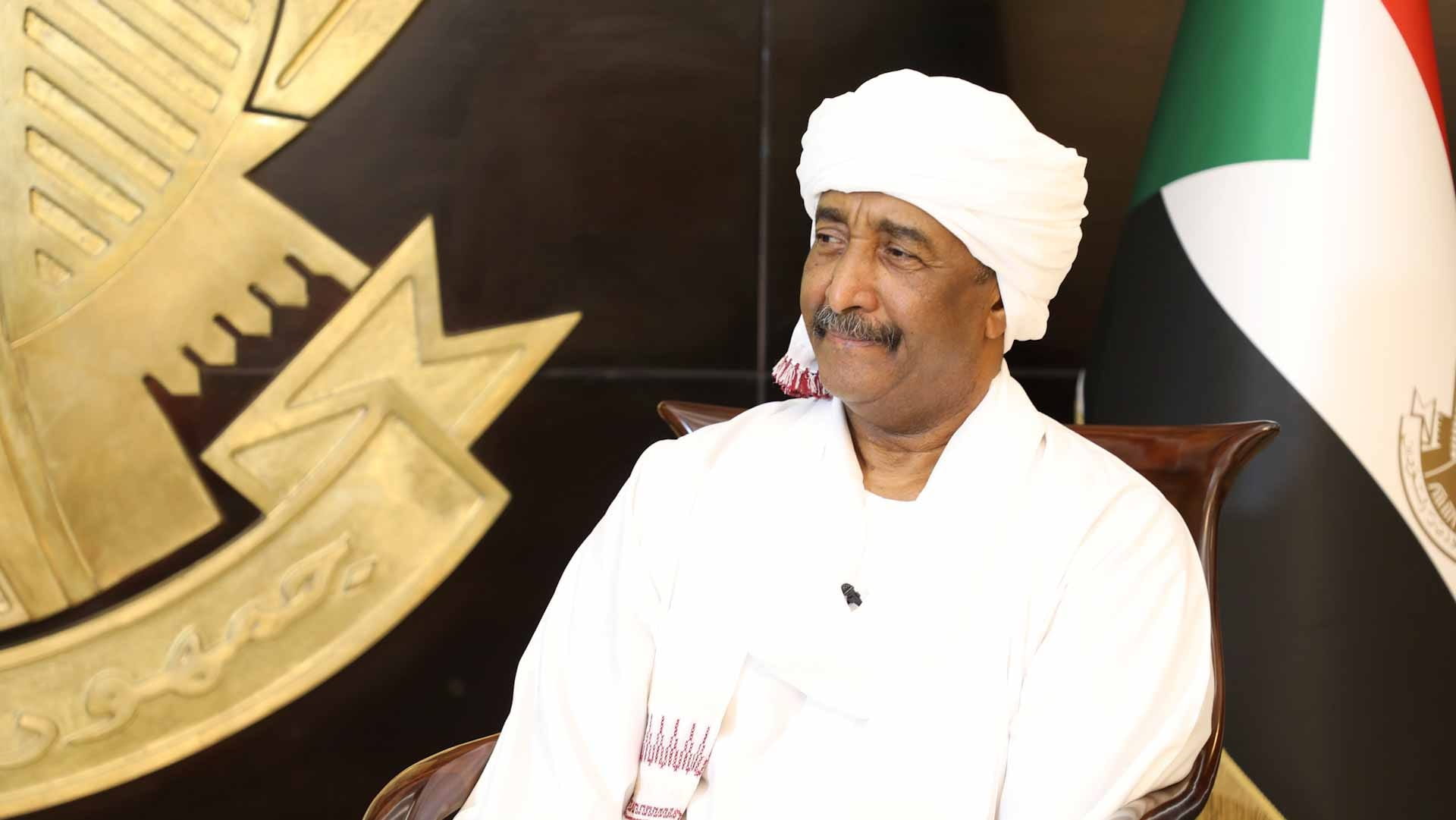 صورة بعنوان: رئيس مجلس السيادة السوداني يجمد نشاط النقابات المهنية 