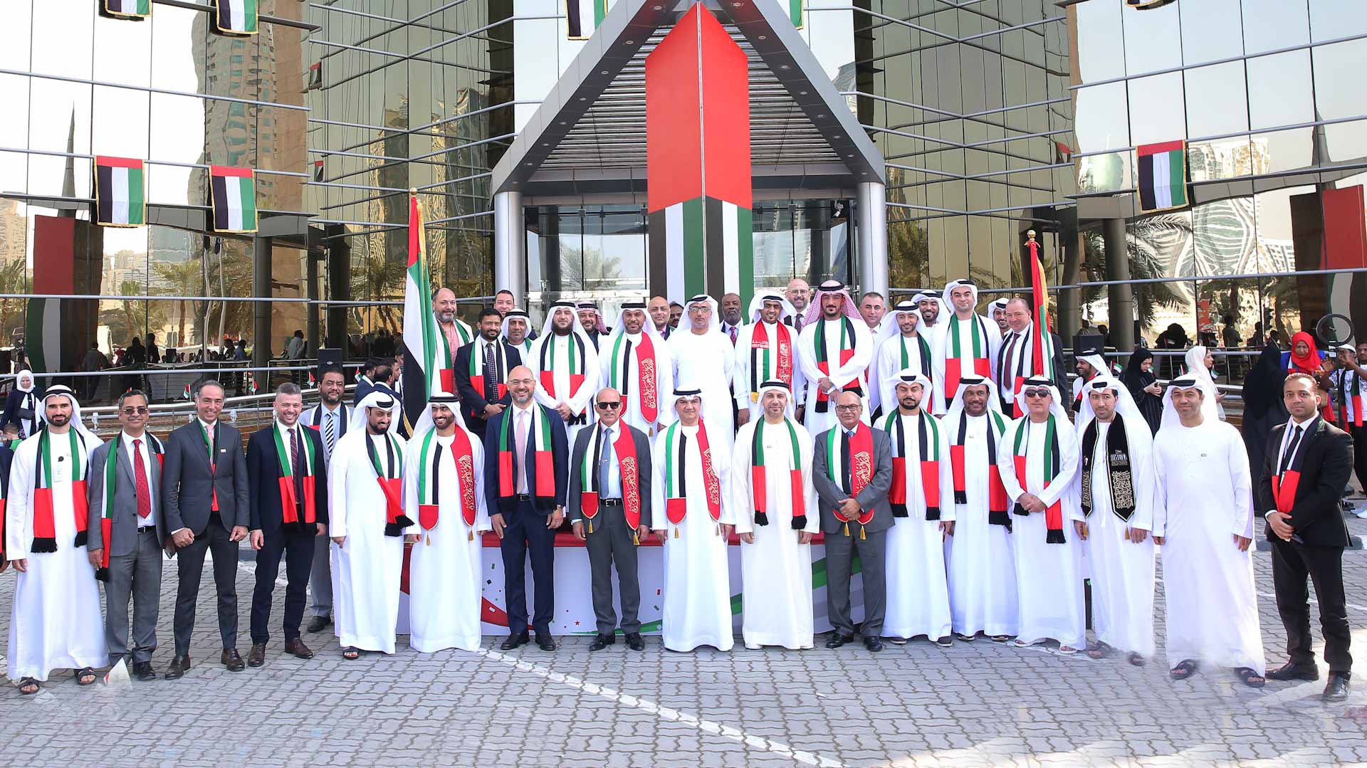 صورة بعنوان: مصرف الشارقة الإسلامي يحتفي باليوم الوطني الـ 51 