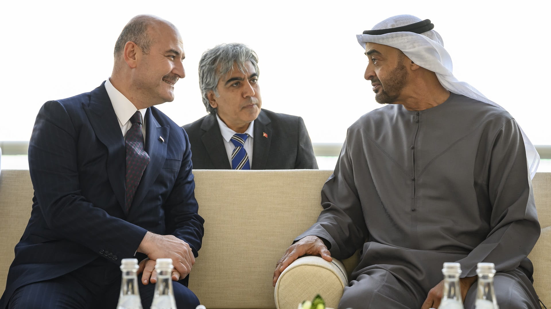 صورة بعنوان: رئيس الدولة يبحث ووزير الداخلية التركي تعزيز علاقات التعاون 