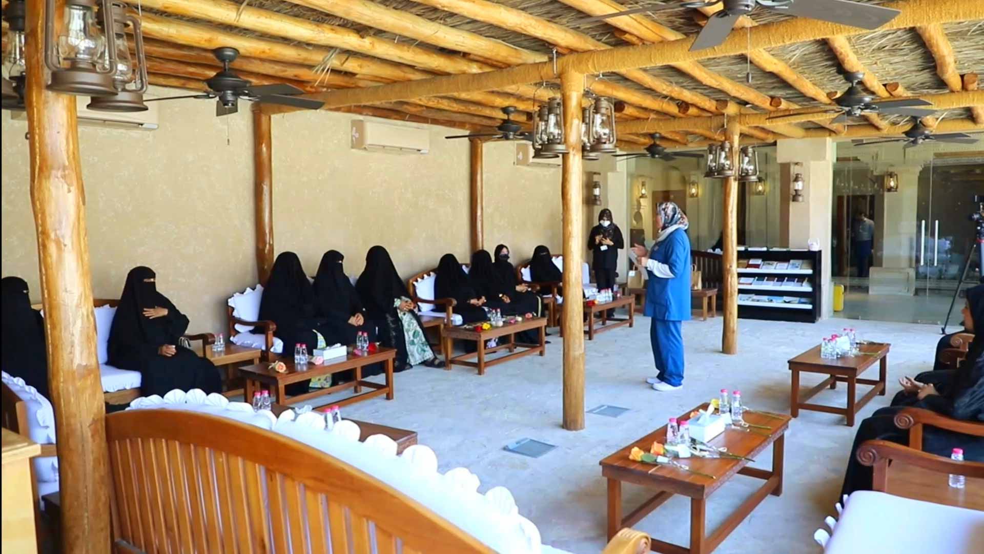 صورة بعنوان: "أولياء أمور الطلبة بالوسطى" ينظم زيارة إلى حصن الذيد 