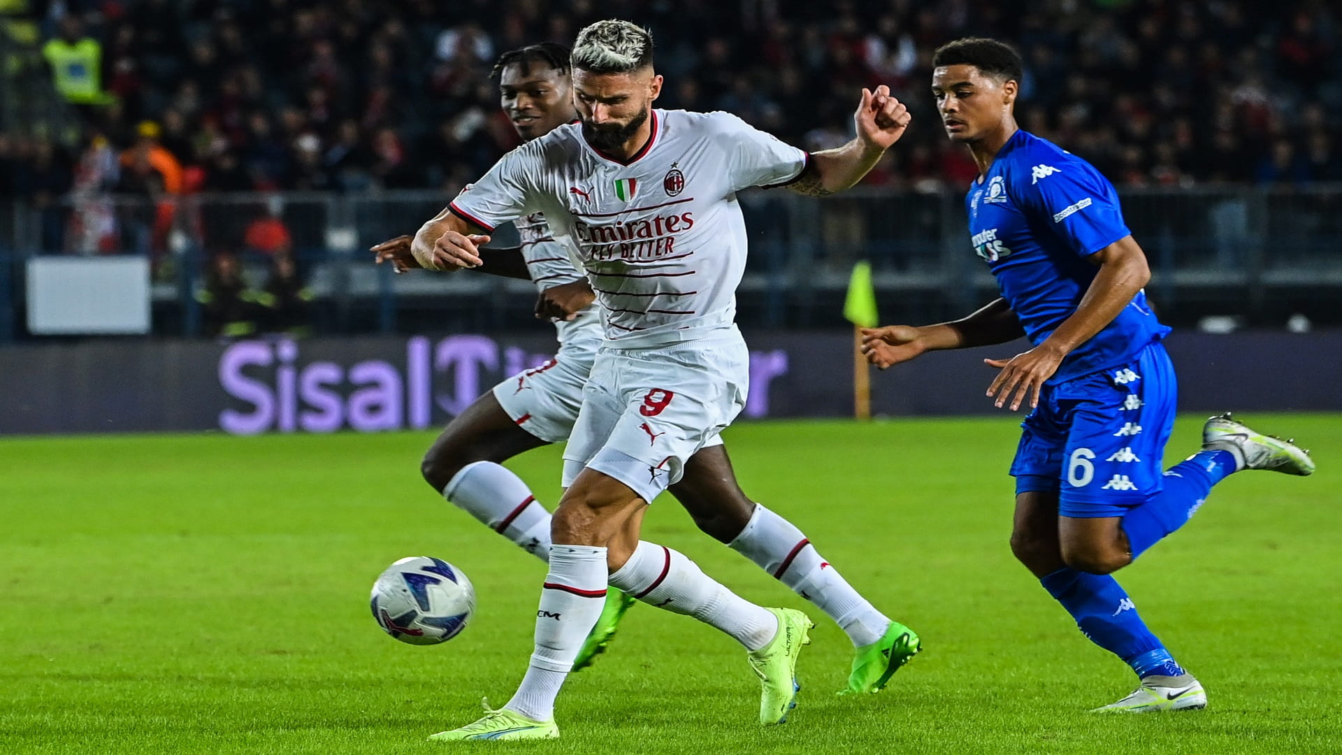 صورة بعنوان: ميلان يقسو على إمبولي في الدوري الإيطالي لكرة القدم  