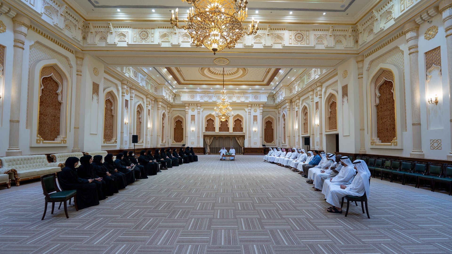 صورة بعنوان: رئيس استشاري الشارقة يشيد بجهود موظفيه بنيل لقب مؤسسة مراعية للسن  