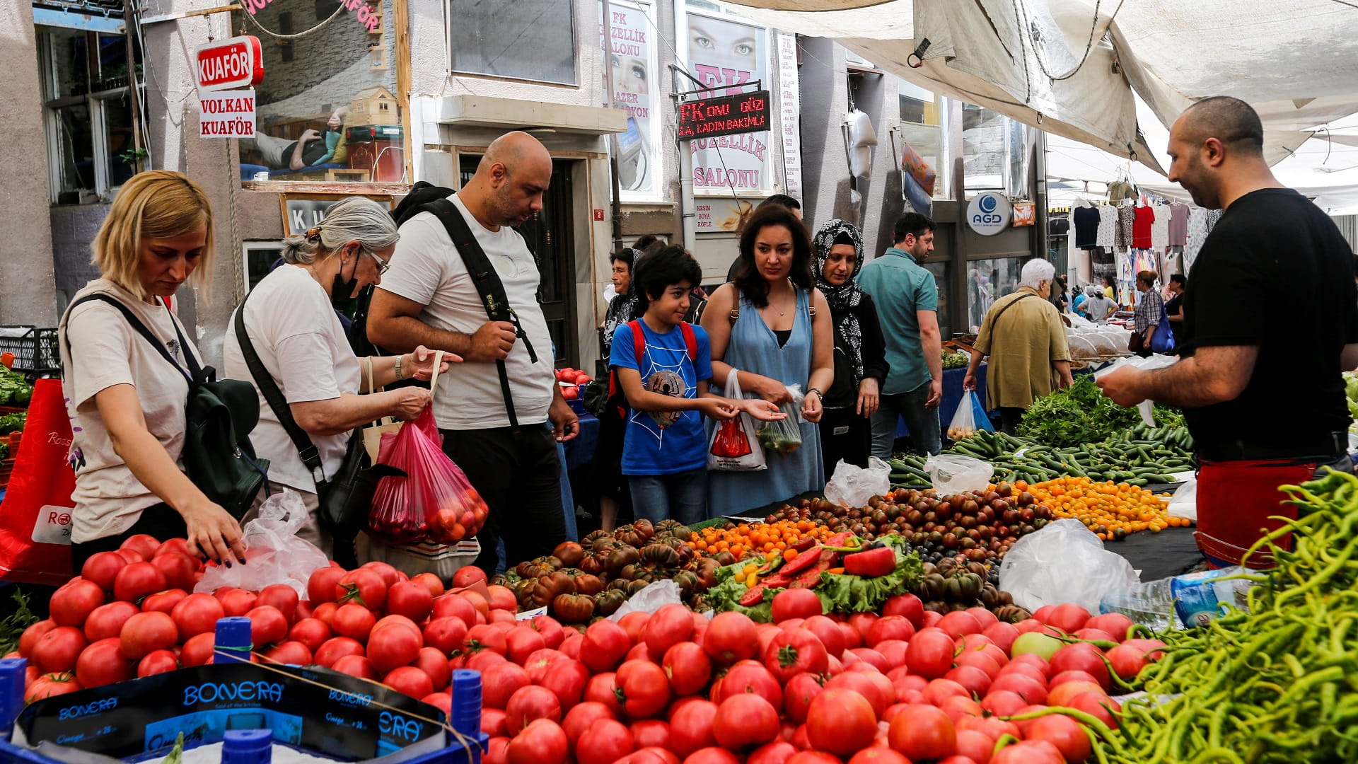 صورة بعنوان: التضخم في تركيا يرتفع 83% إلى أعلى مستوياته في 24 عاماً 