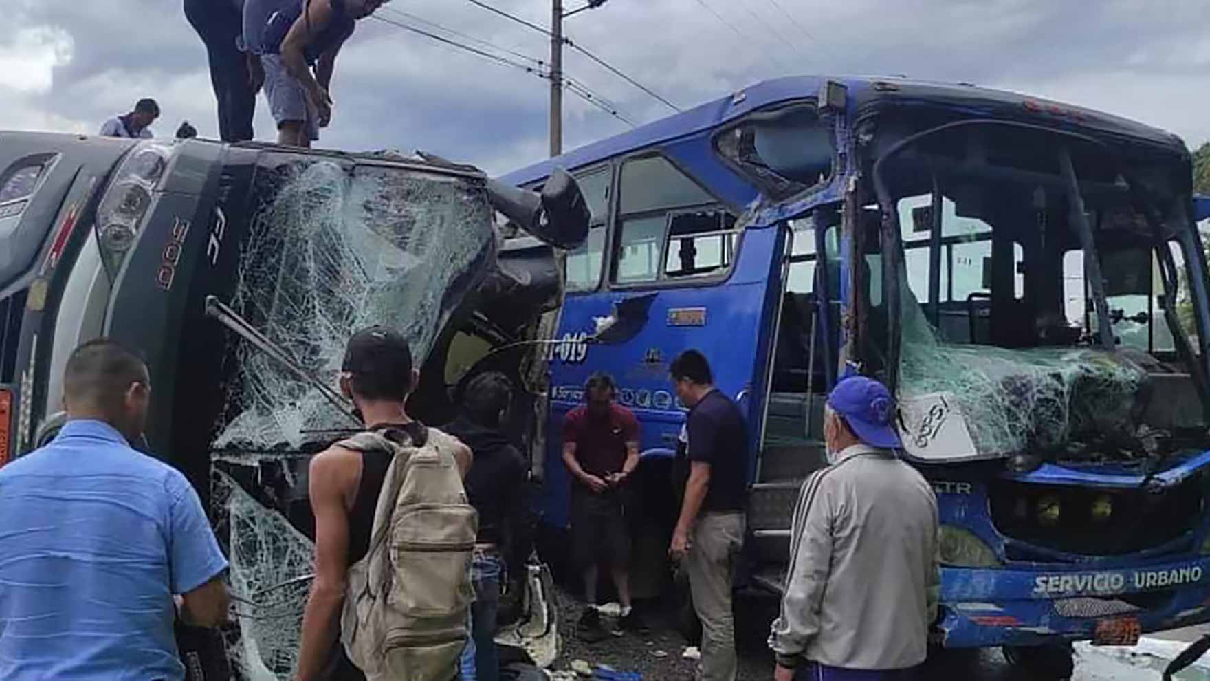Image for the title: Two Dutch dead, 12 injured in Ecuador bus crash 