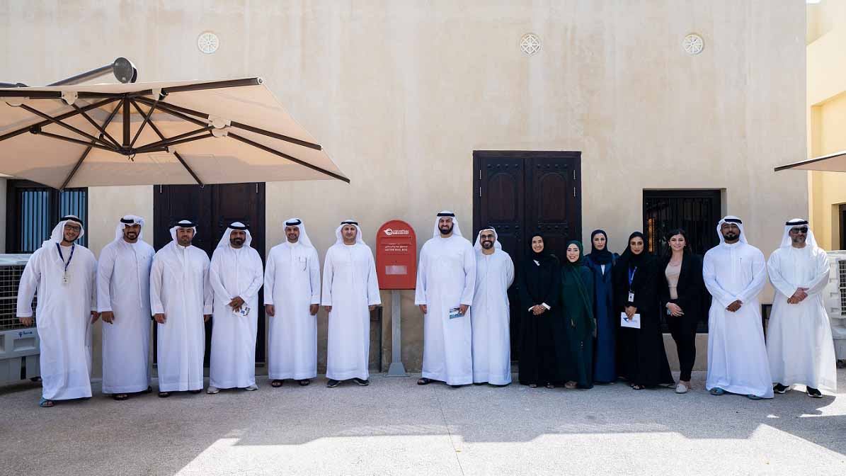 صورة بعنوان: "بريد الإمارات" و"قلب الشارقة" يحتفيان باليوم العالمي للبريد 