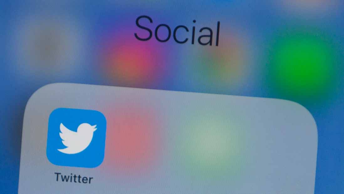 Image for the title: Twitter Blue subscribers getting edit feature 