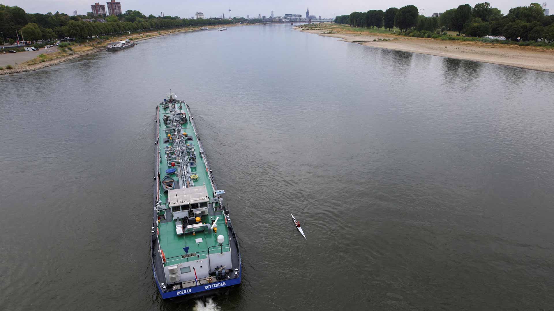 صورة بعنوان: عودة حركة الشحن في نهر الراين لطبيعتها مع ارتفاع منسوب المياه 