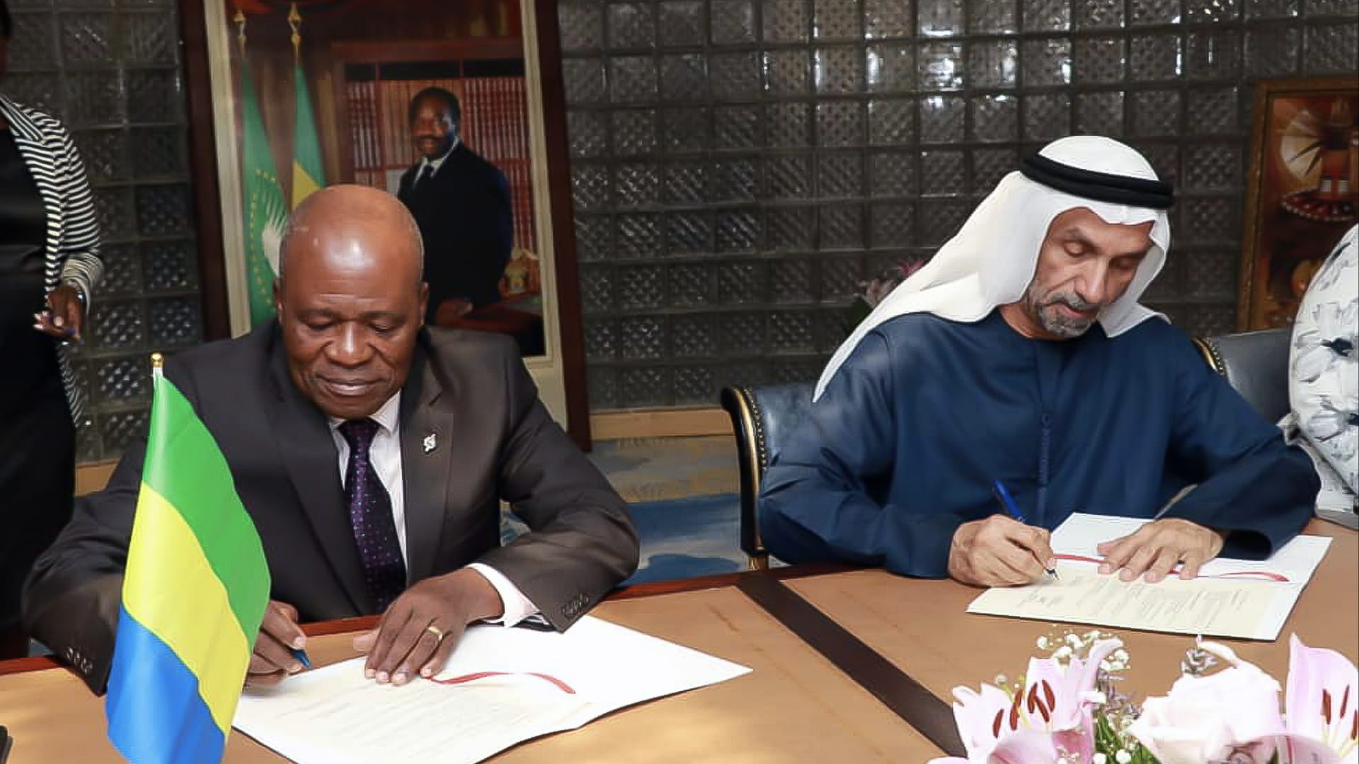 صورة بعنوان: البرلمان الدولي للتسامح يوقع مذكرة تفاهم مع المجلس الوطني الغابوني 