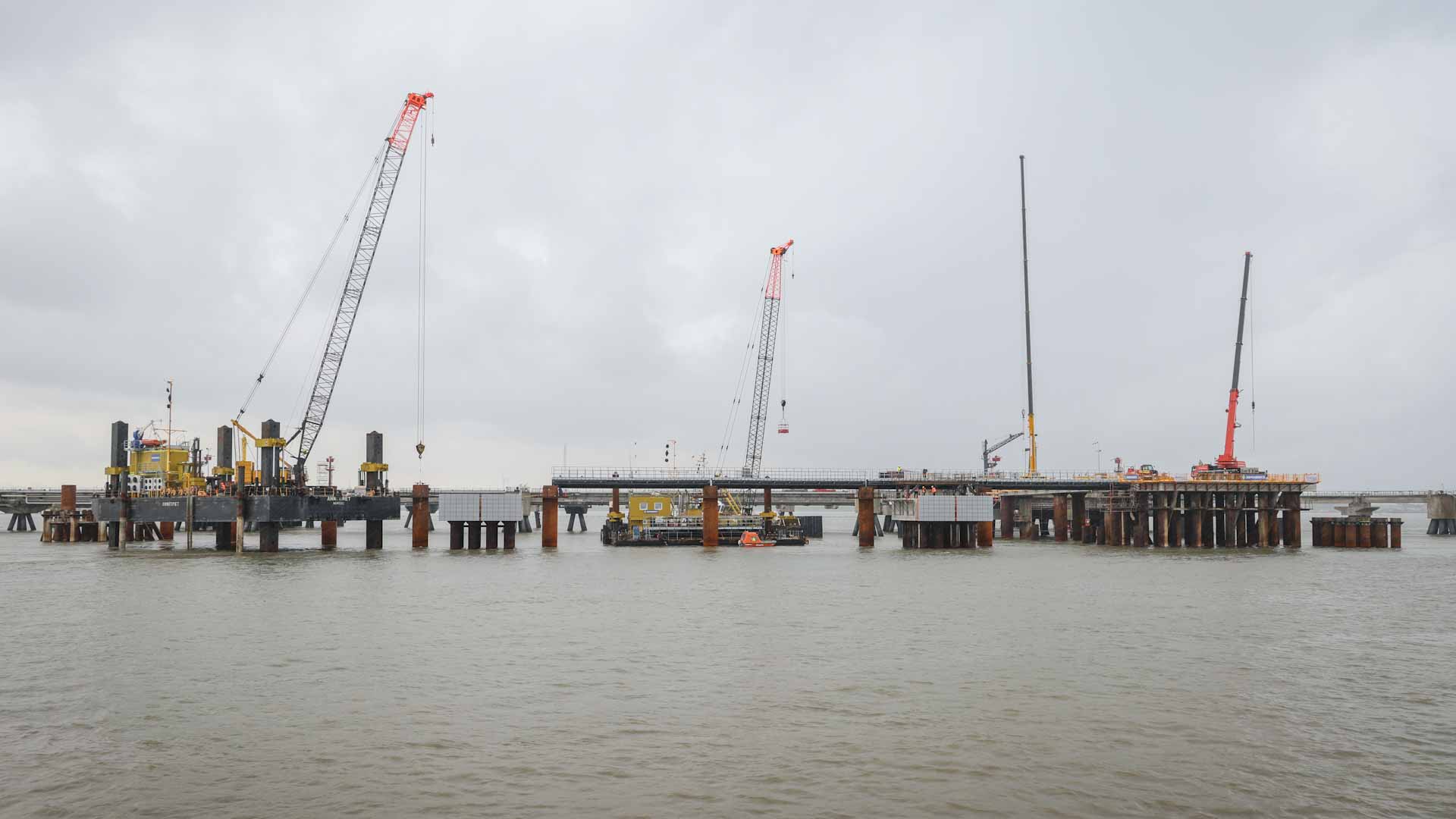 Image for the title: French natural gas reserves full ahead of winter 