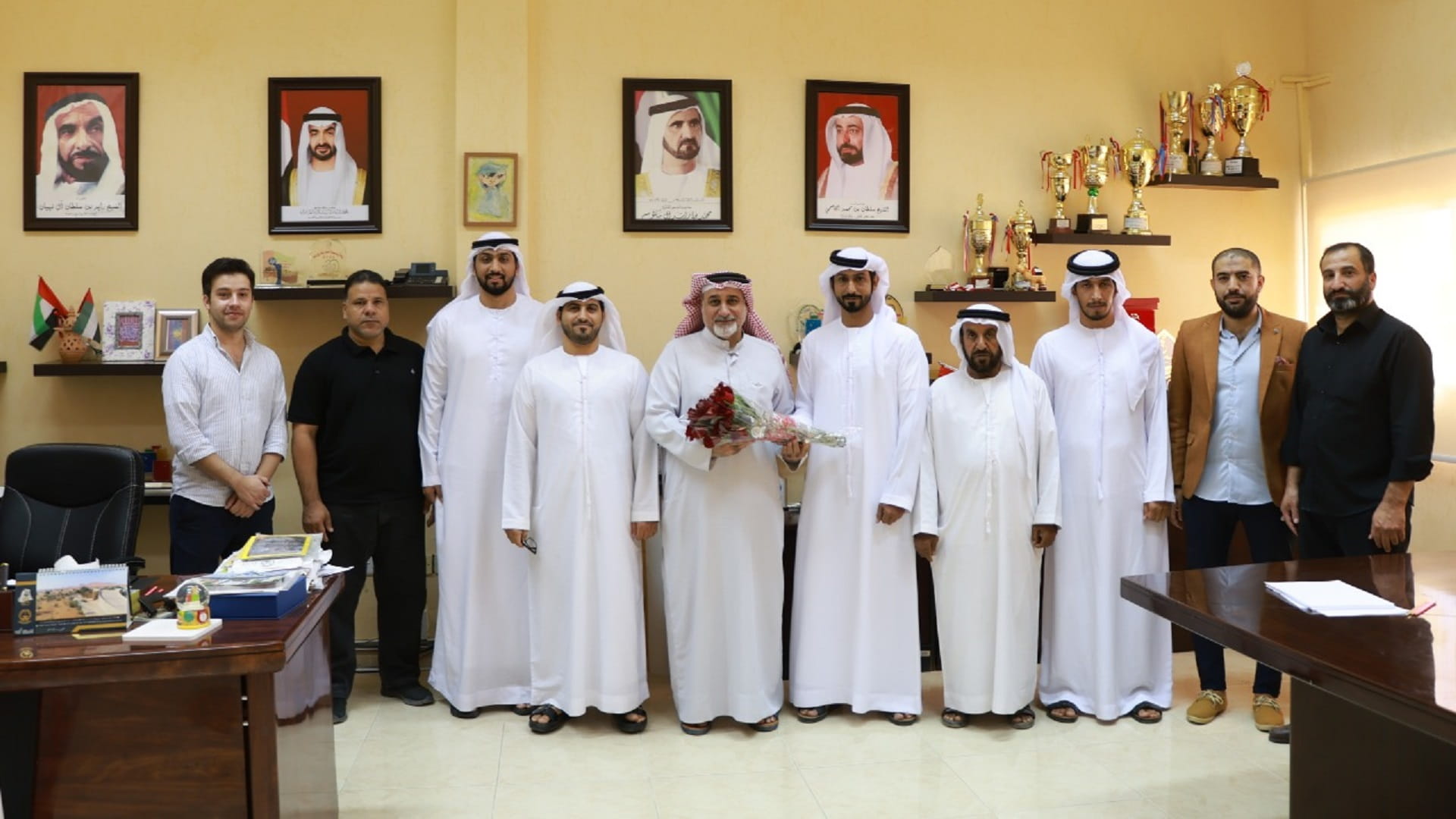 صورة بعنوان: وفد من نادي مليحة يزور المدارس ويهنئ بيوم المعلم العالمي  