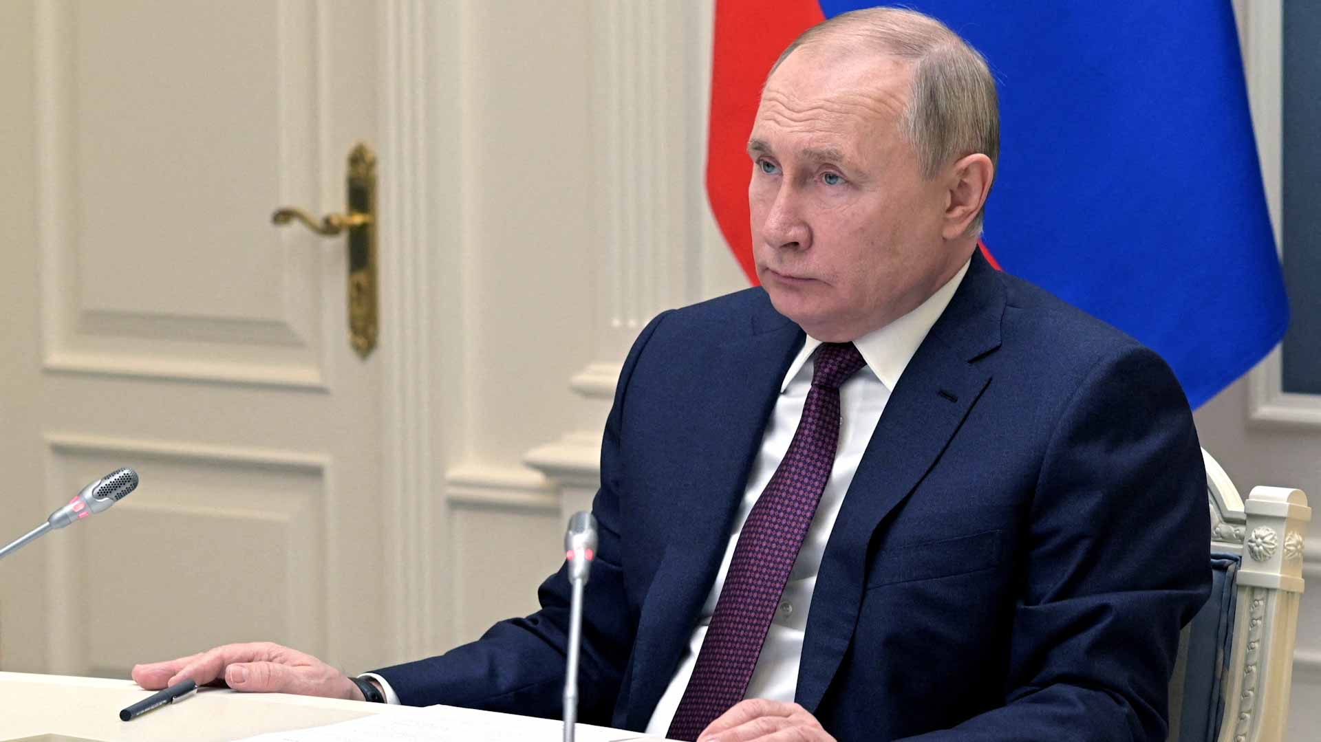 صورة بعنوان: بوتين يوقع قانون ضم 4 مناطق في أوكرانيا نهائياً 