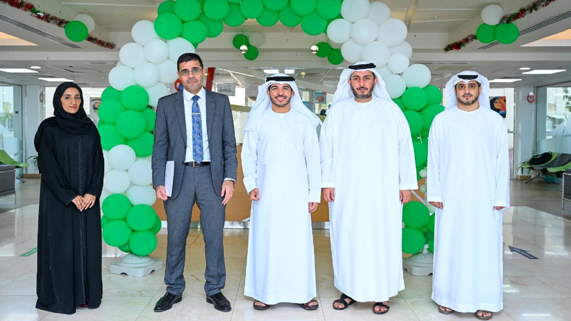 صورة بعنوان: شرطة الشارقة تكرم معلمين متعاونين مع مركز الدعم الاجتماعي 