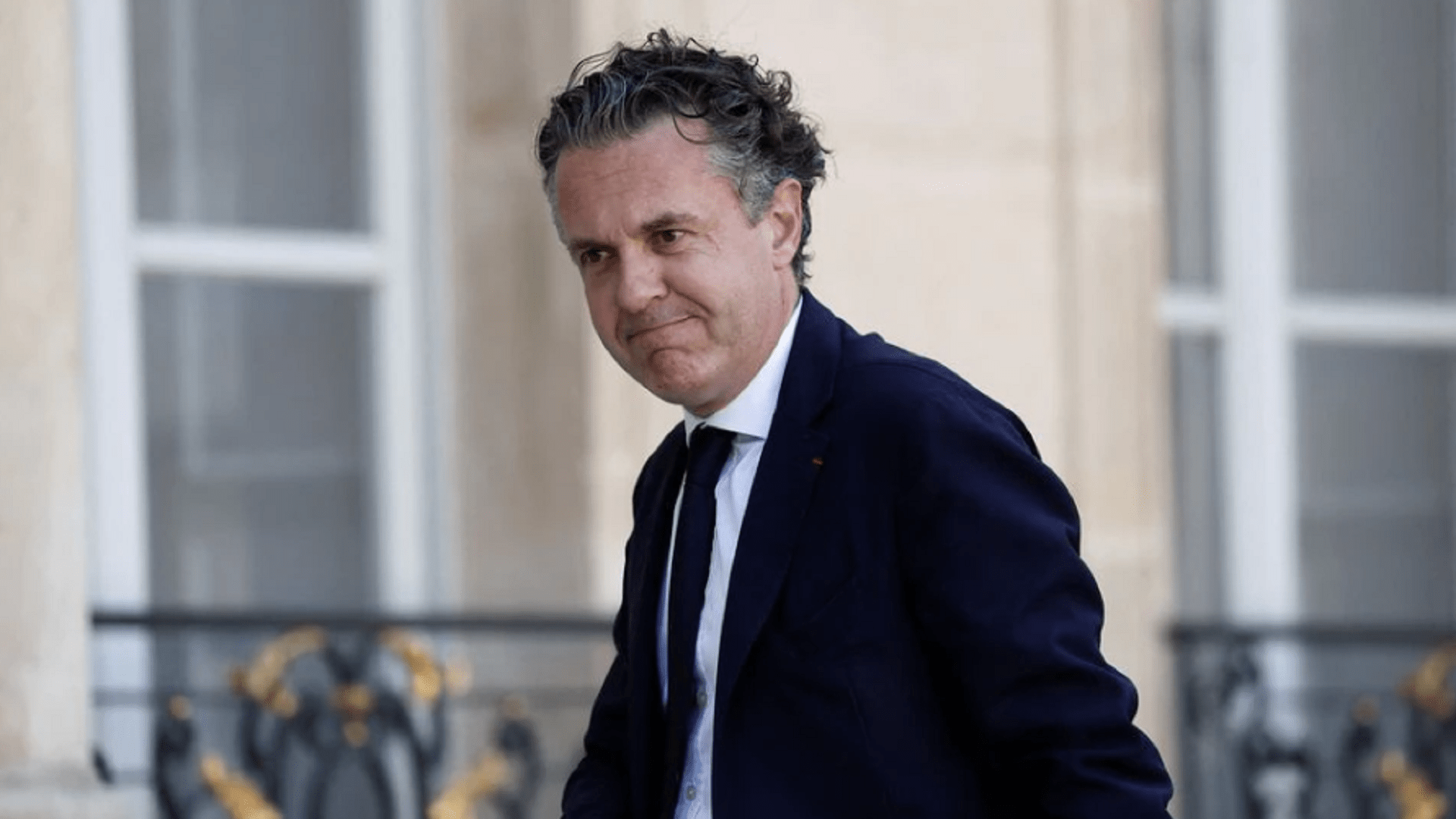 Image for the title: France has no plans yet for rationing at petrol stations 