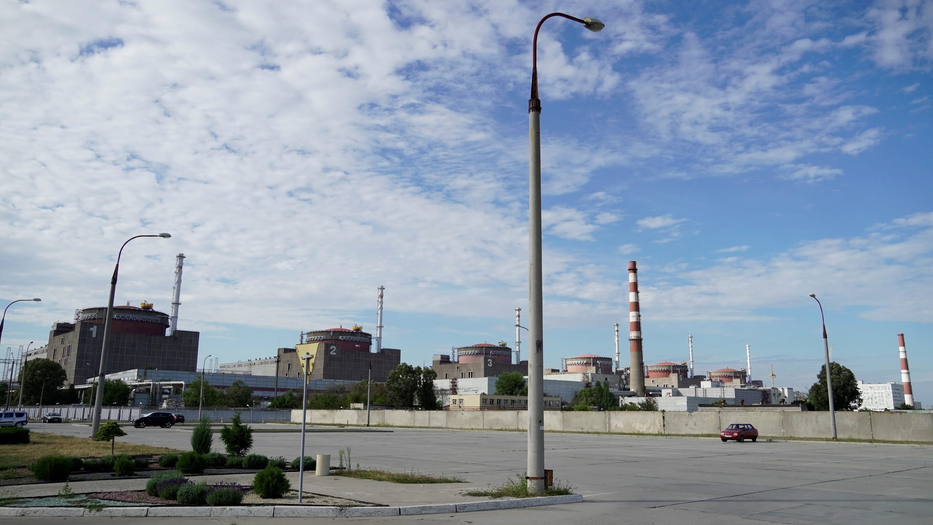 Image for the title: Shelling cuts power to Ukraine nuclear site, Europe's biggest 