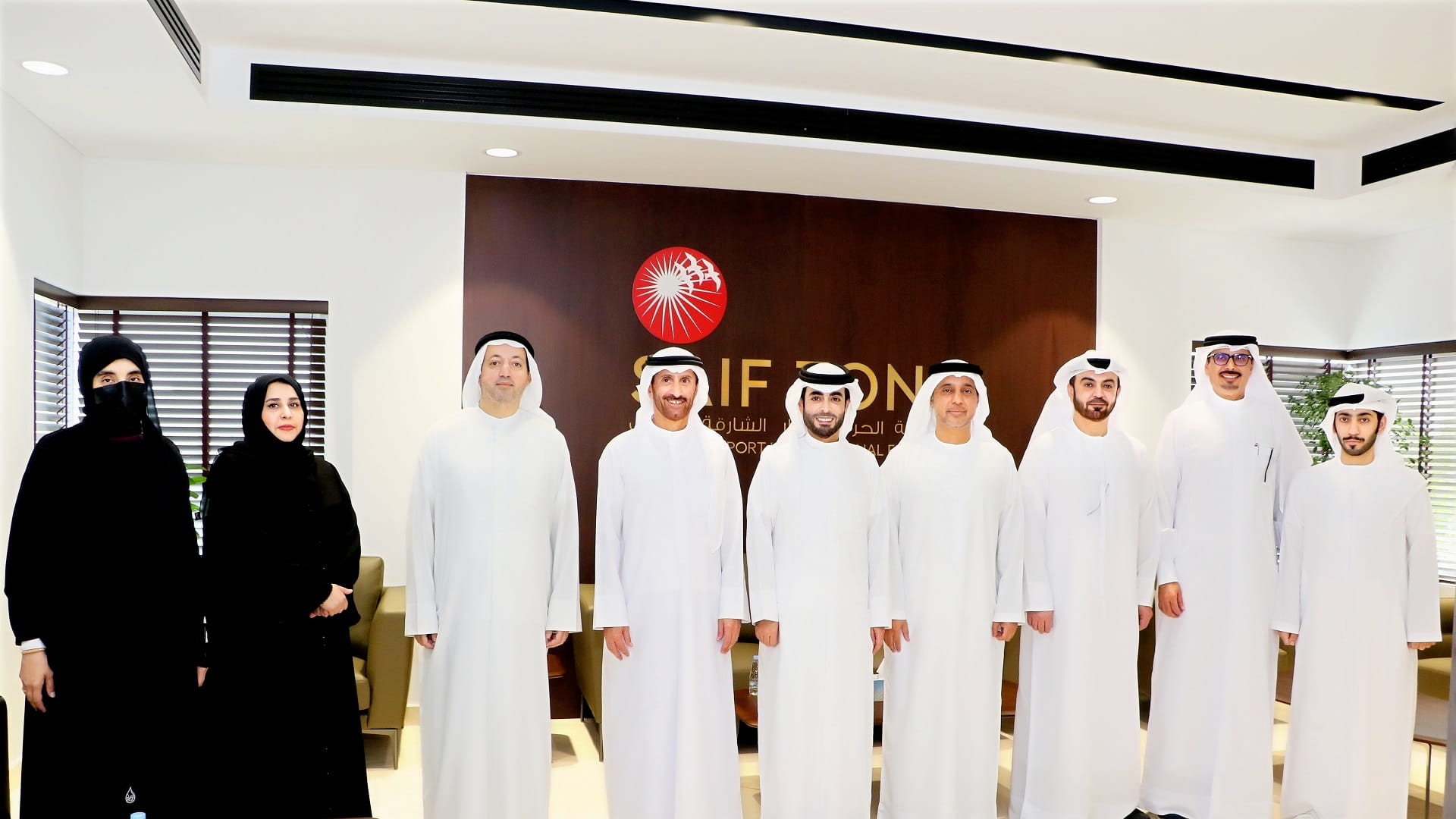 صورة بعنوان: خالد بن عبد الله القاسمي يلتقي وفد "الهوية والجنسية والجمارك" 