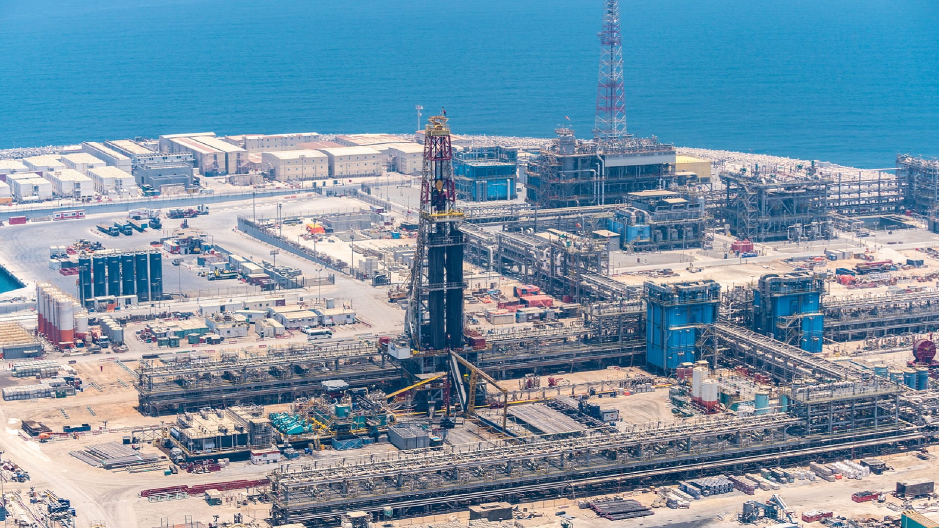 صورة بعنوان: "أدنوك للحفر" تحصل على عقد بـ5.62 مليار درهم لدعم العمليات البحرية 