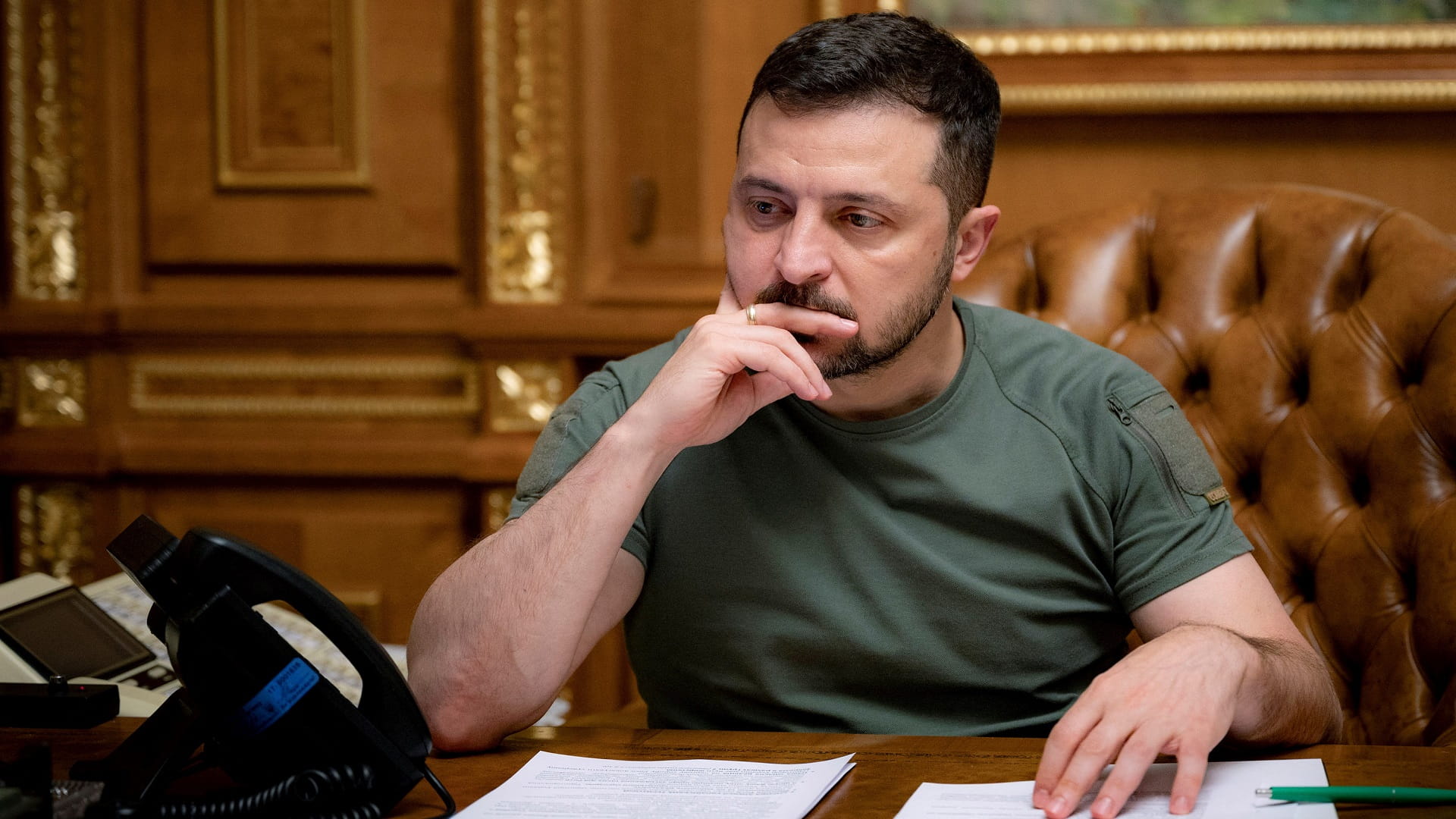 صورة بعنوان: زيلينسكي يدعو إلى فرض سقف صارم لأسعار صادرات النفط والغاز الروسية 