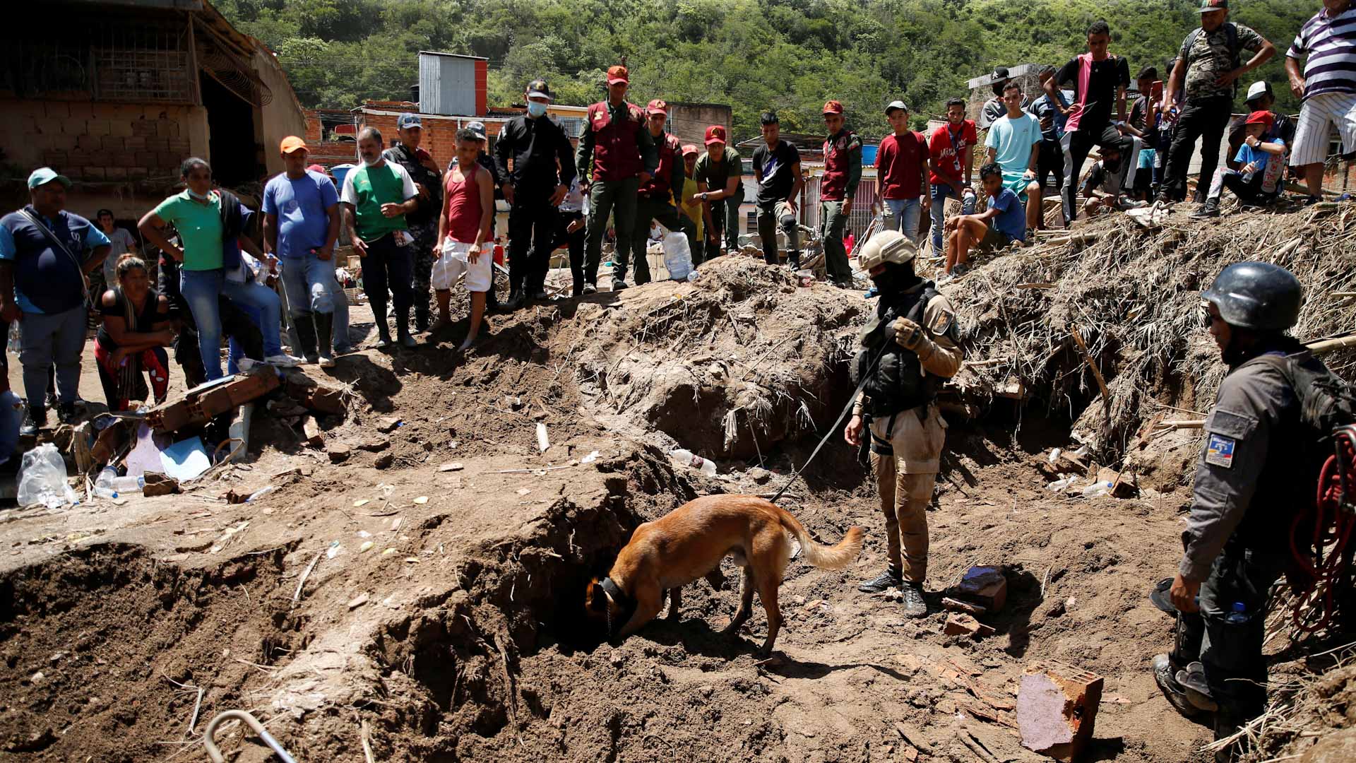 صورة بعنوان: عشرات المفقودين في فيضانات فنزويلا مع ارتفاع حصيلة القتلى إلى 43 