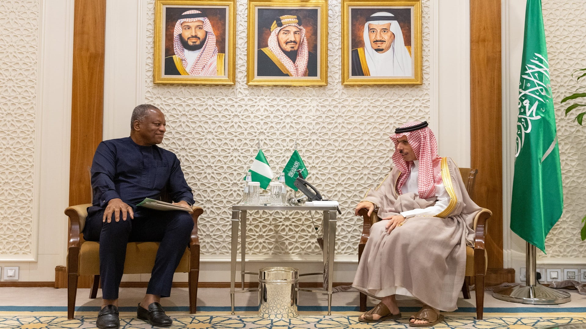 صورة بعنوان: وزير الخارجية السعودي يبحث التعاون مع نظيره النيجيري 