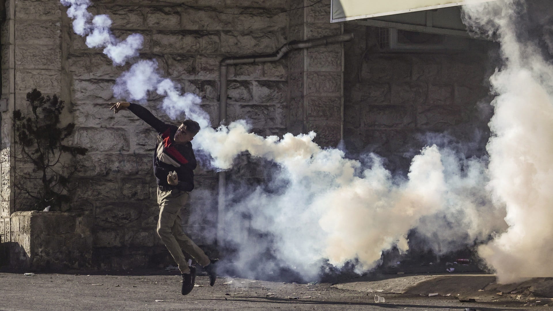 صورة بعنوان: وفاة فلسطينيين أحدهما طبيب بعملية للجيش الإسرائيلي في الضفة 