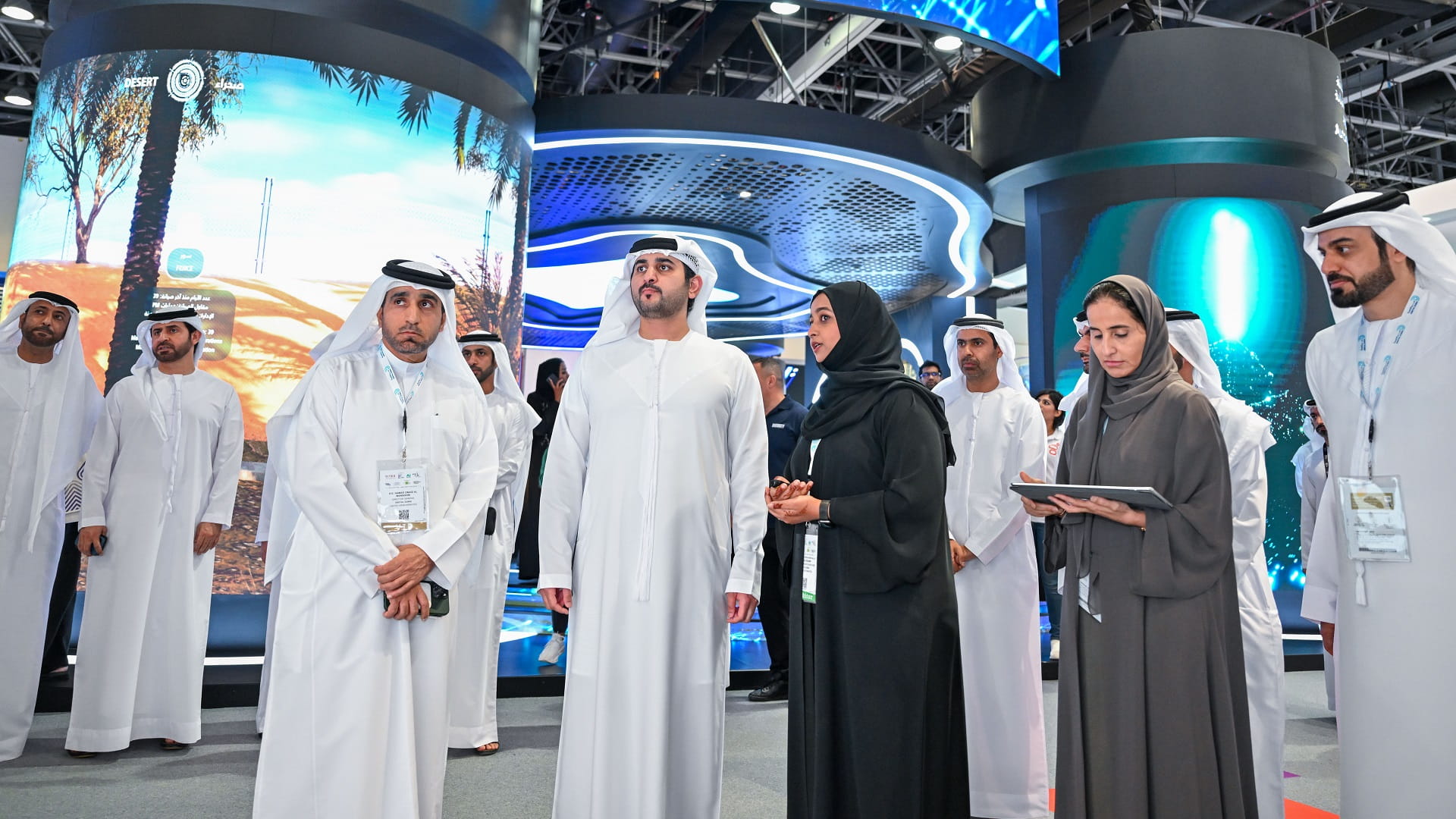 صورة بعنوان: مكتوم بن محمد: التجربة الإماراتية رائدة في التحوّل الرقمي عالمياً 