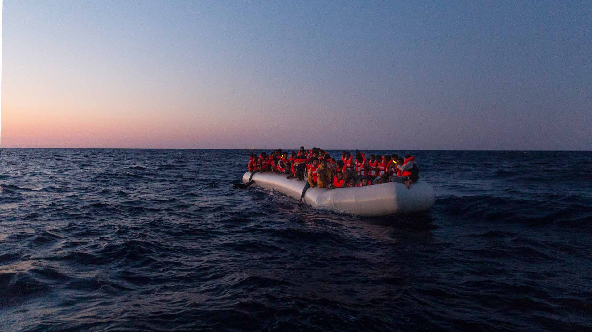صورة بعنوان: خفر السواحل التونسي ينتشل جثث 15 مهاجراً قبالة ساحل المهدية 