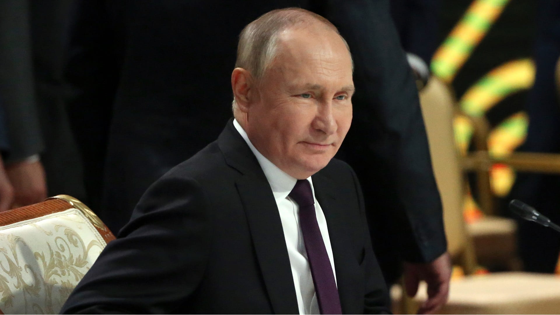 Image for the title: Putin says he 'doesn't see the need' for talks with Biden 