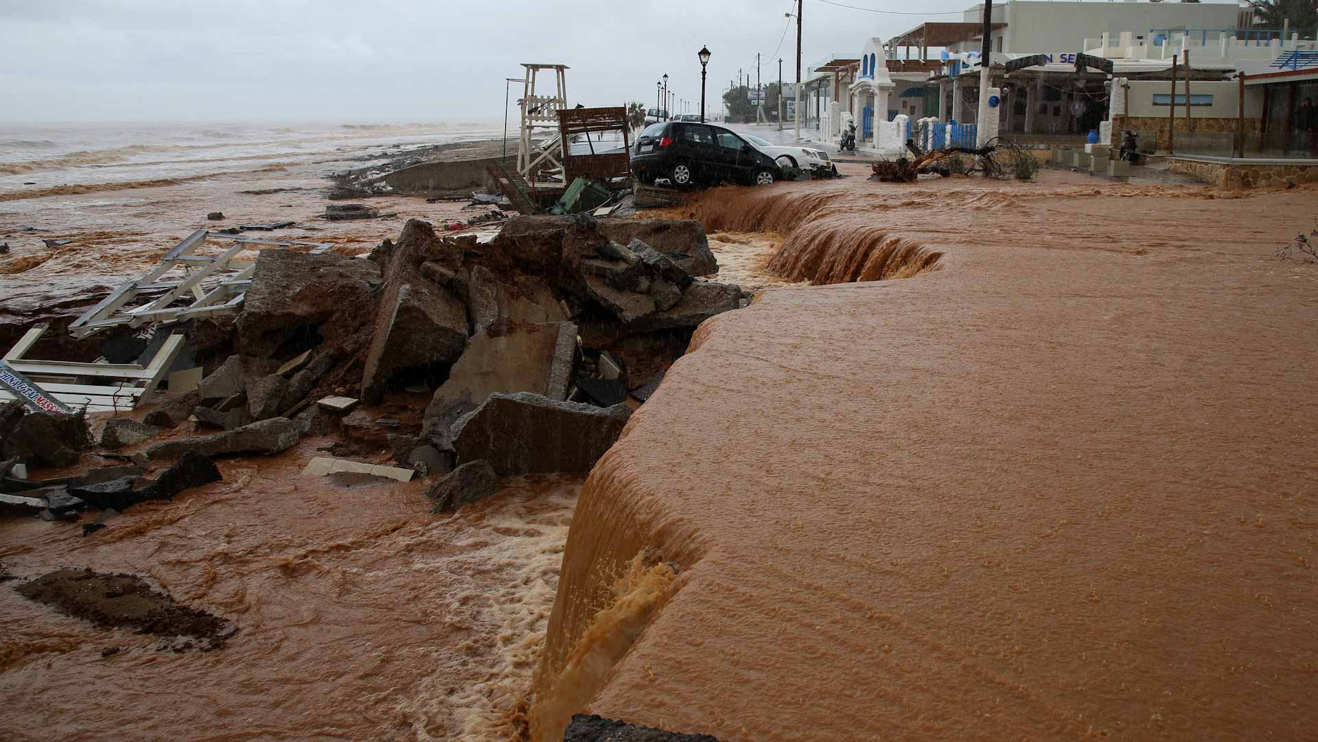 Image for the title: One dead, two missing as Crete hit by major flooding 
