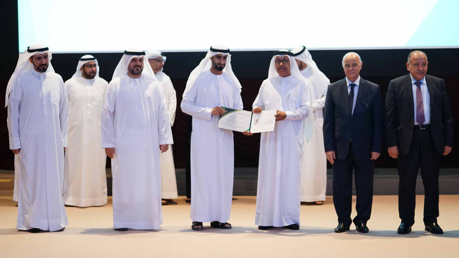 صورة بعنوان: جامعة الشارقة تحتفي بتخريج عدد من منتسبي الدبلومات المهنية 