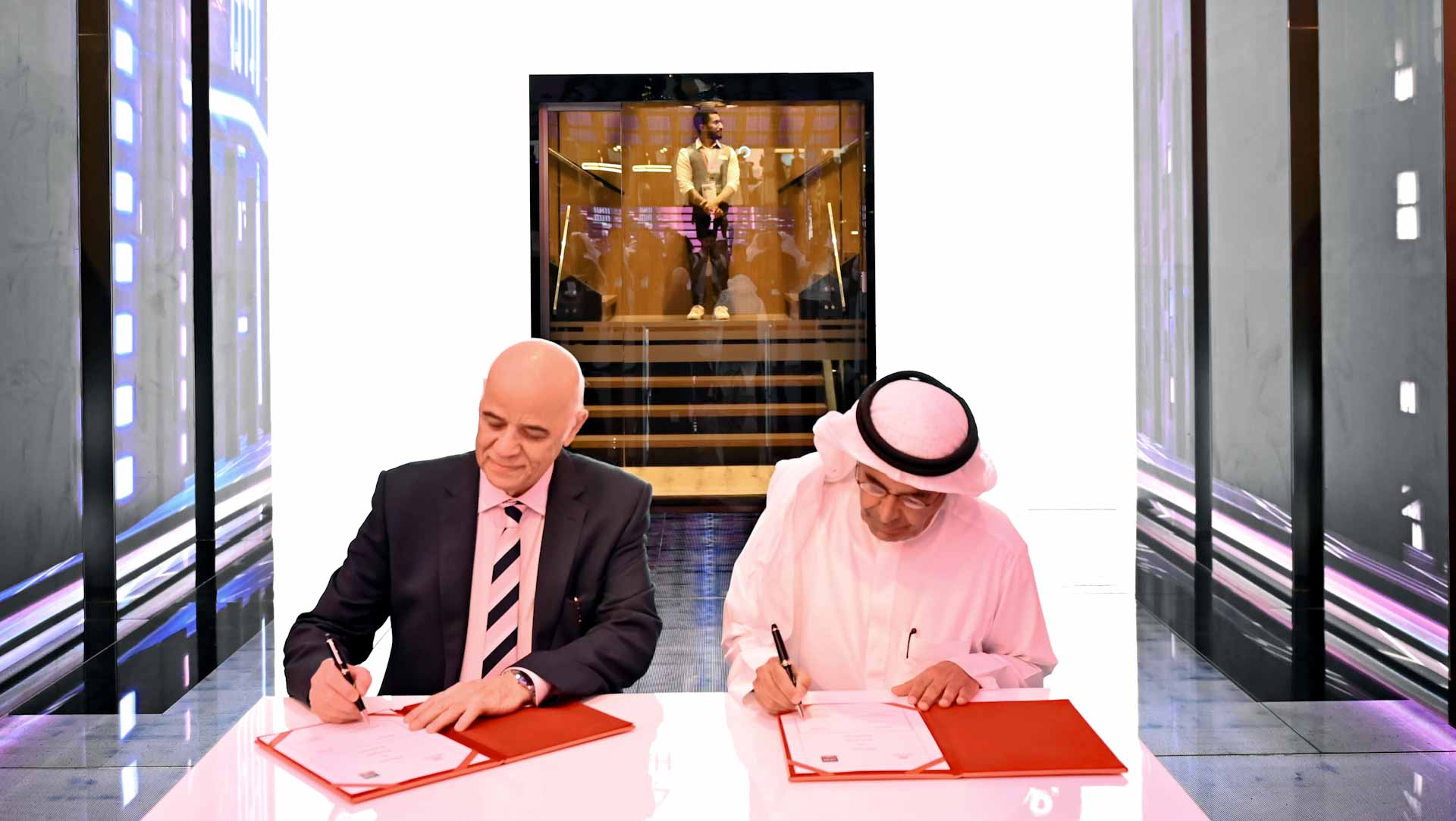 Image for the title: UOS signs MoU with “etisalat by e&”at GITEX Global 2022 