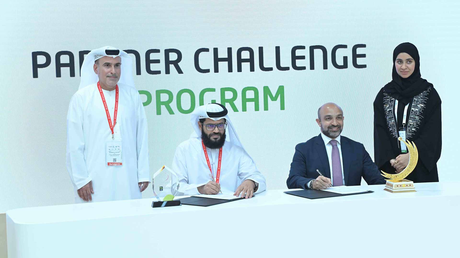 Image for the title: Etisalat collaborates up with Zayed University to mentor students 