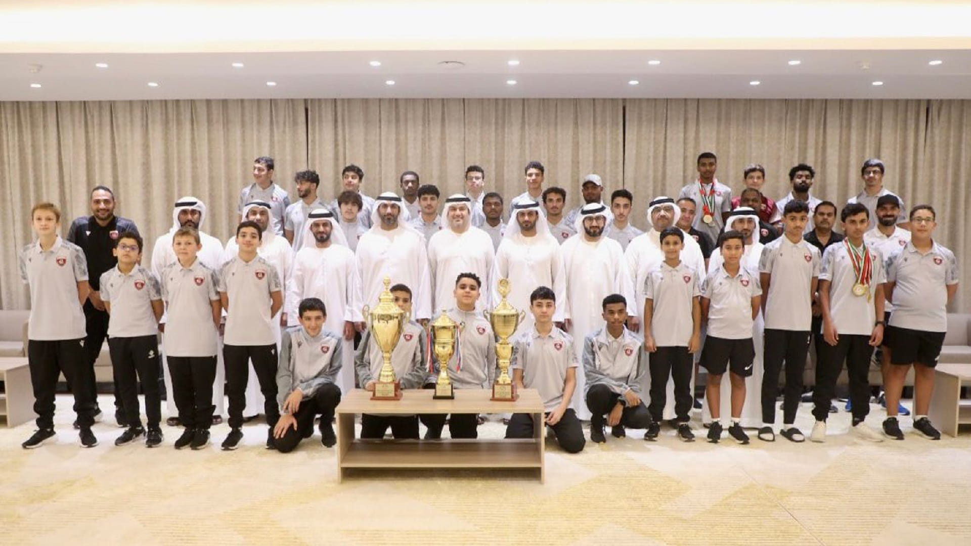 صورة بعنوان: نادي الحمرية يكرم أبطاله على نتائجهم المبهرة في الموسم الماضي 