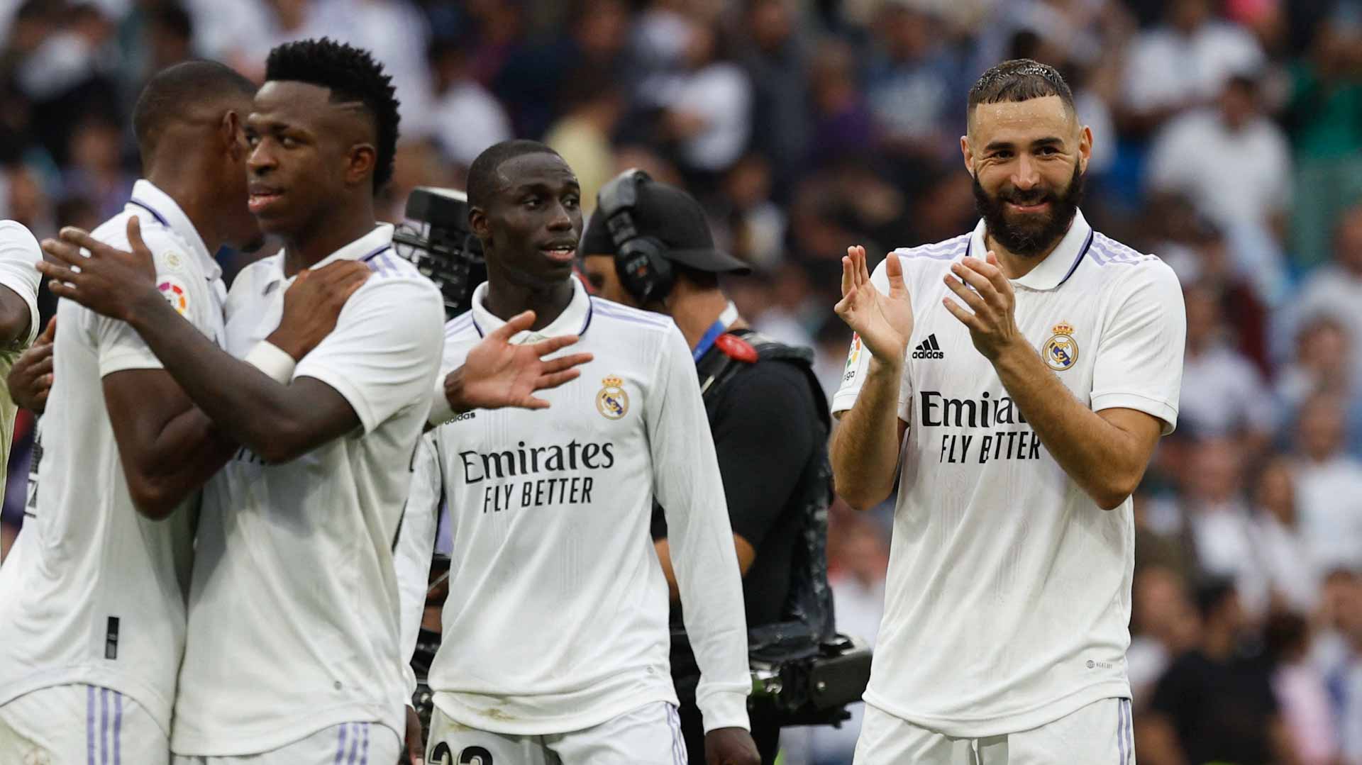 Image for the title: Real Madrid go top after 3-1 win over Barcelona 